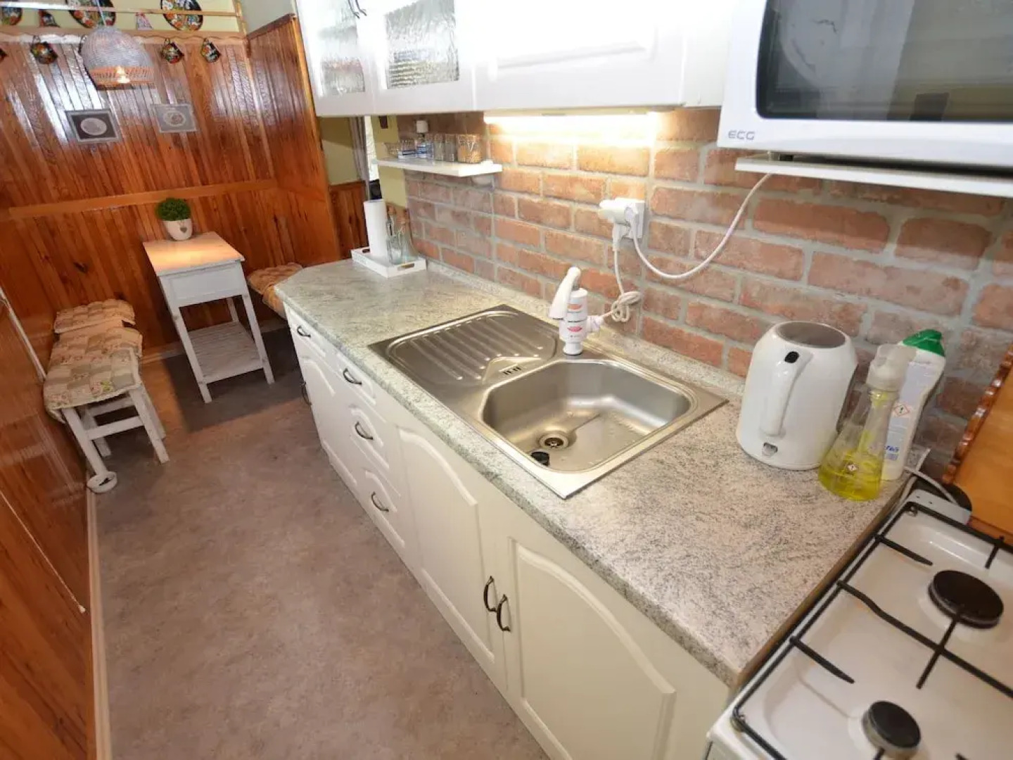 Cozy Chalet in Pilsen With Swimming Pool, Garden, Balcony