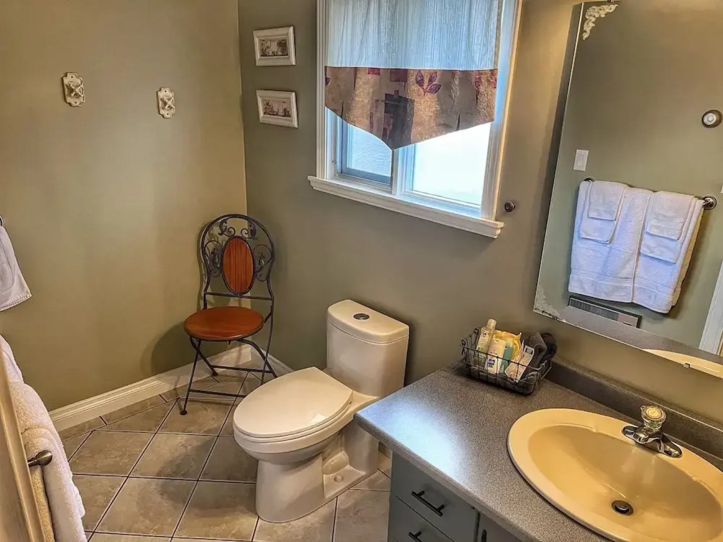 Sunny Shuswap B&B