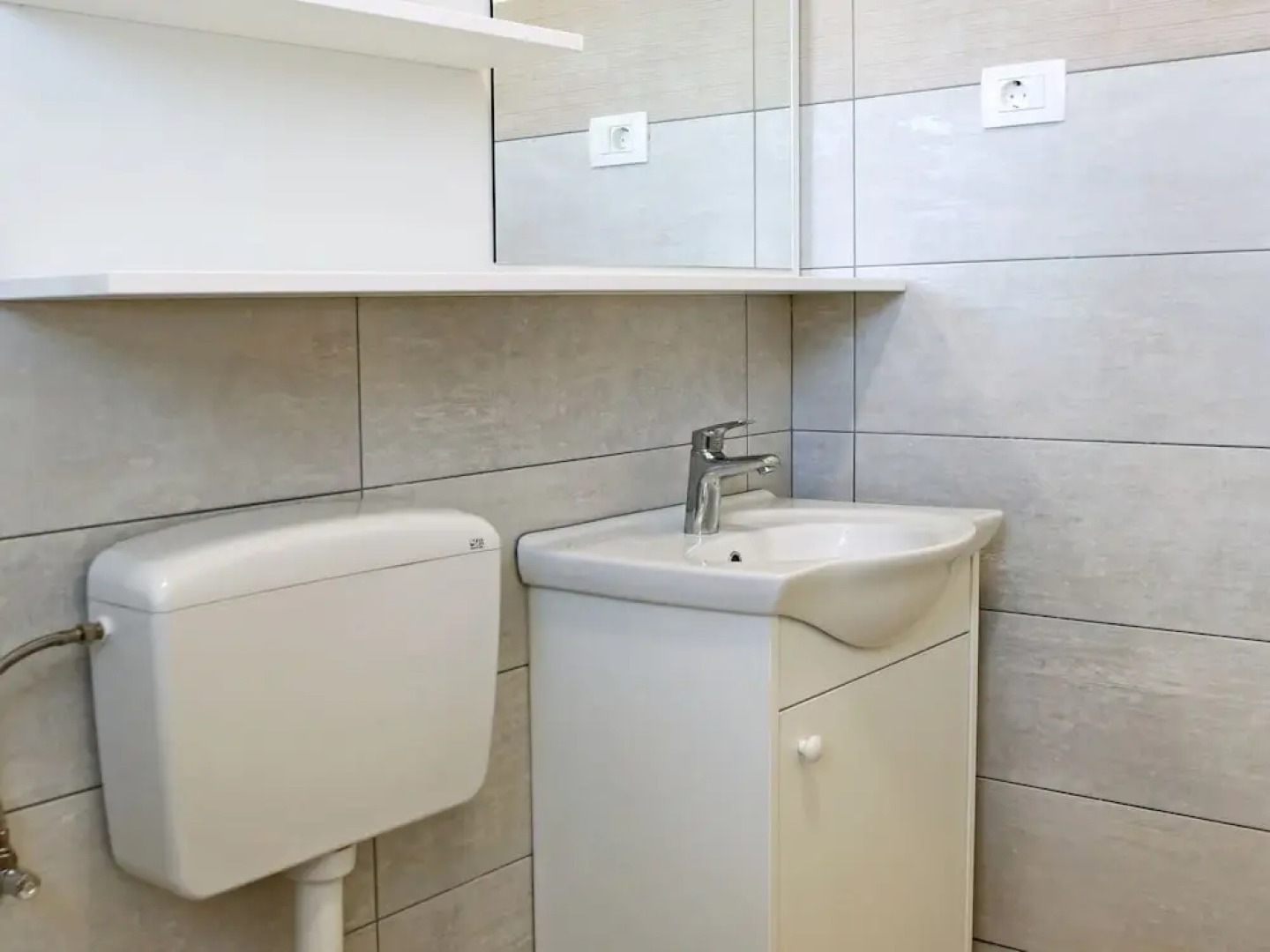 Modern Ground Floor Apartment With Private Terrace Near the Sea