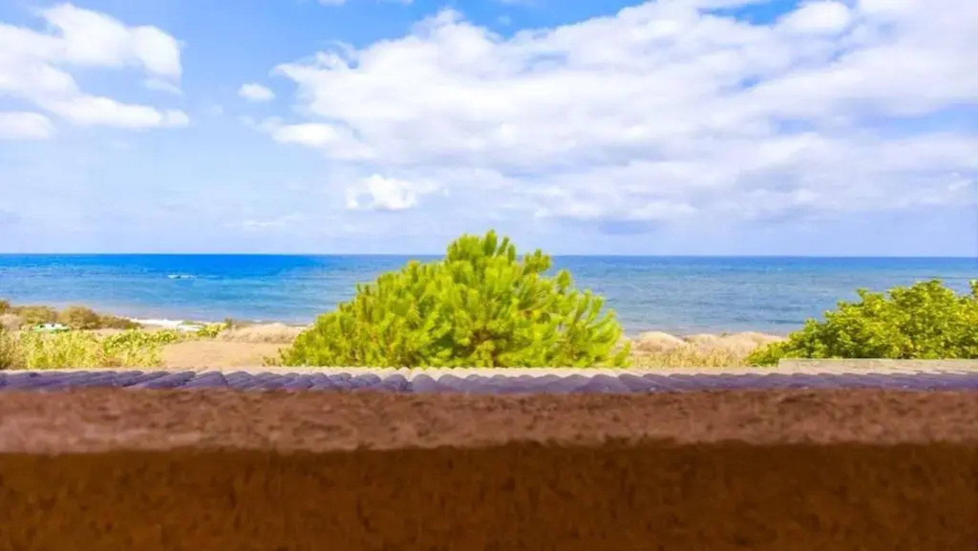 Villa sulla riva della marina di Sorso 3 camere veranda sul mare giardino