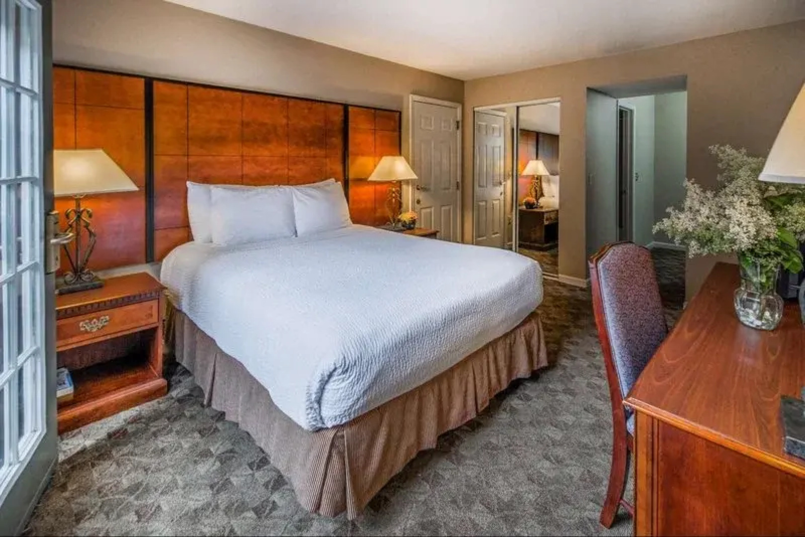 Cloverleaf Residence Suites