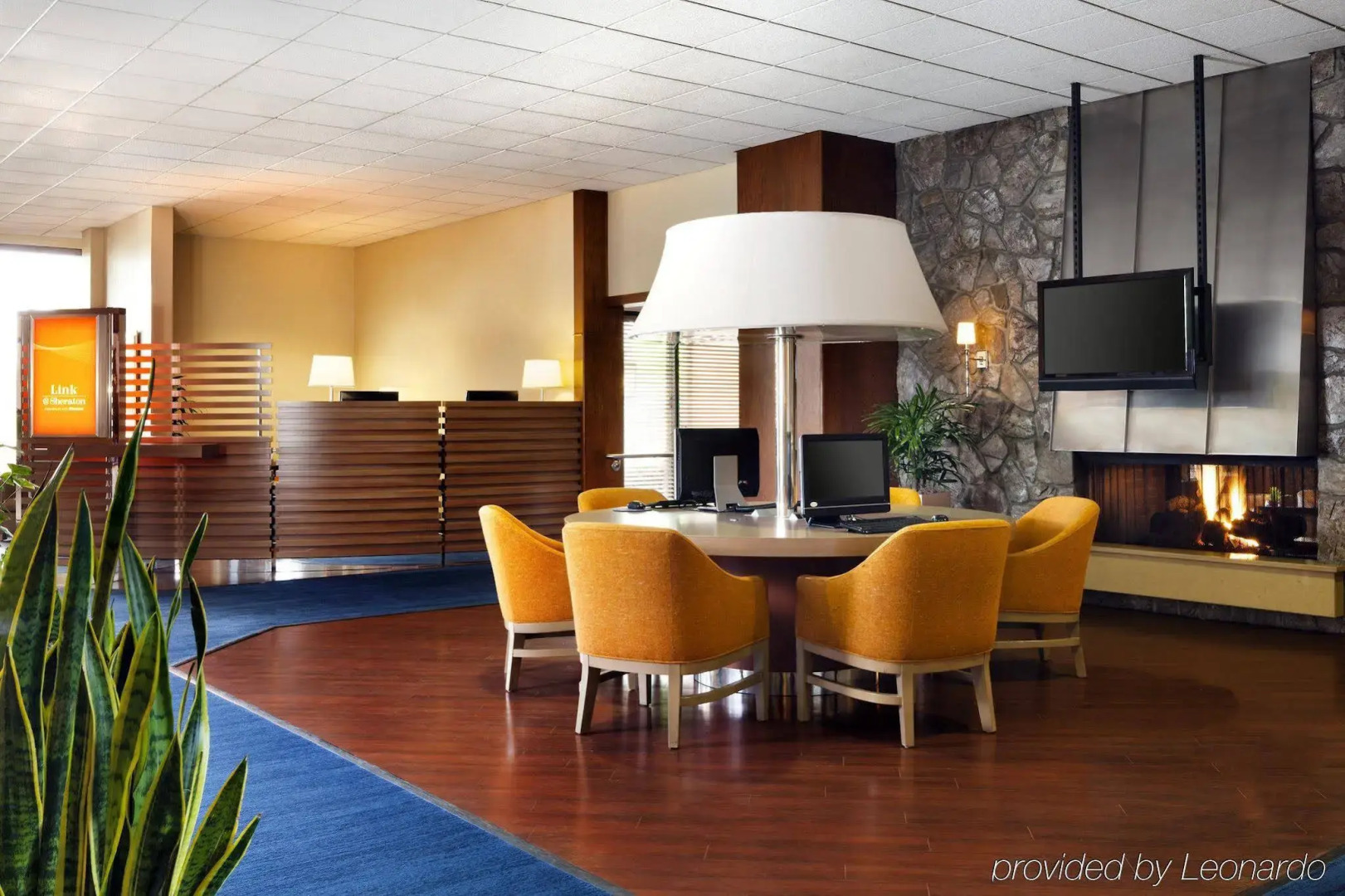 Sheraton Milwaukee Brookfield Hotel