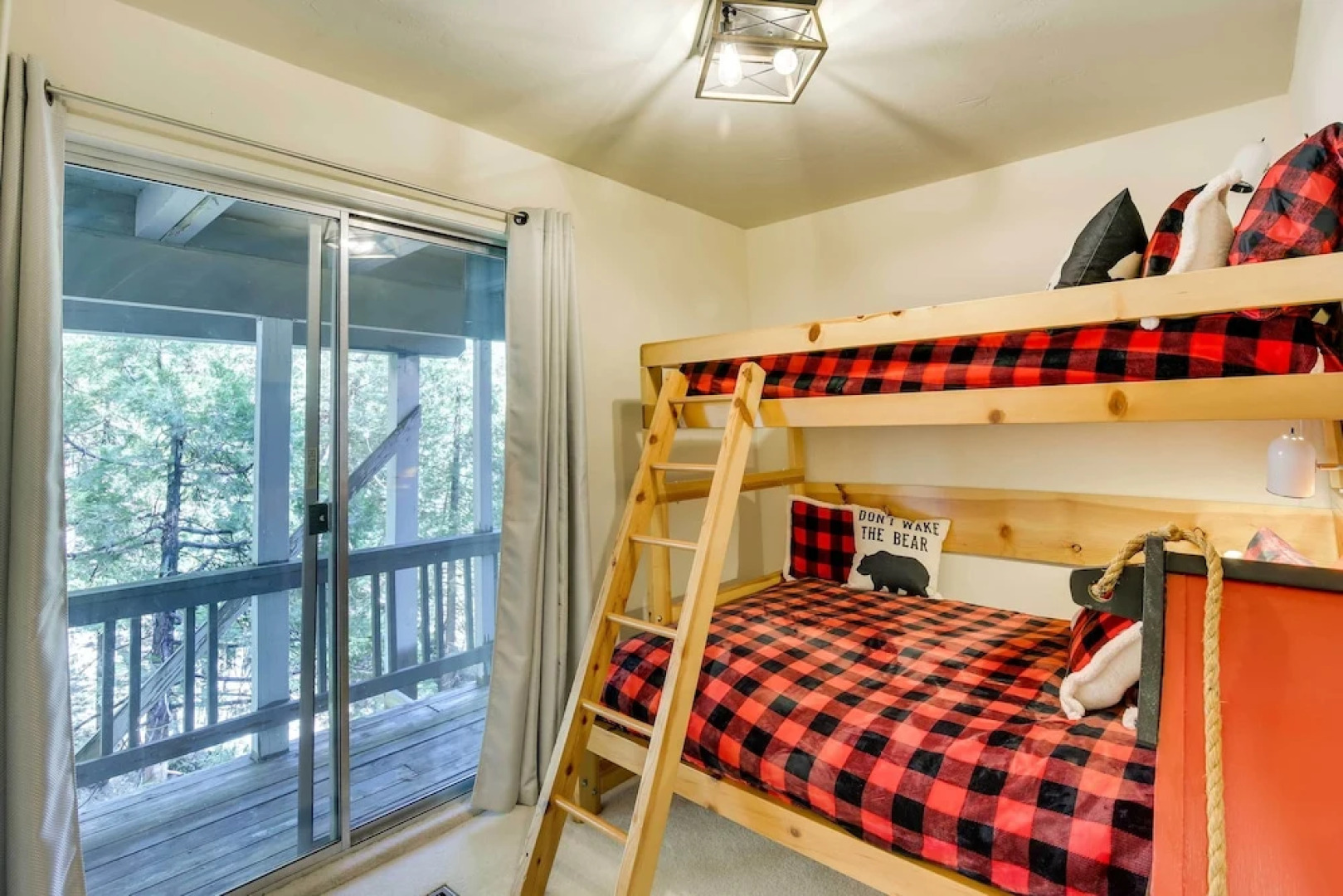 'peaceful Pines' Running Springs Home w/ 3 Decks