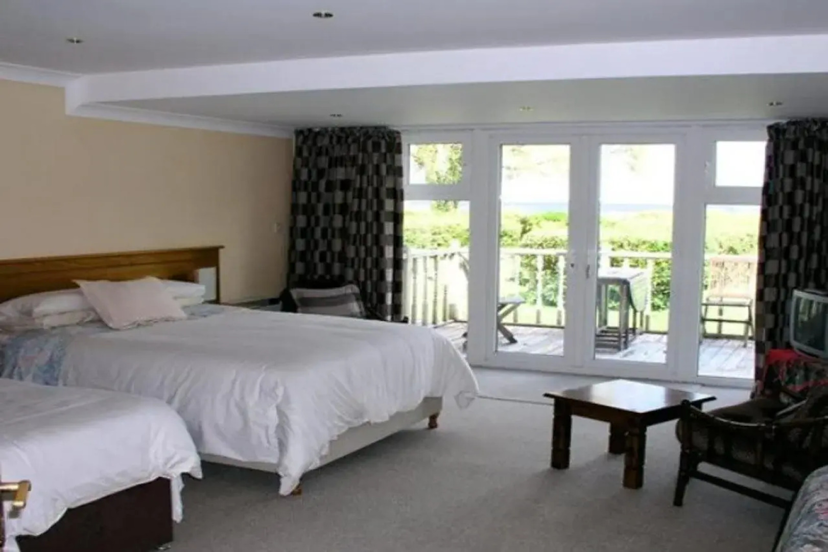 Lakeland Midsummer Lakehouse