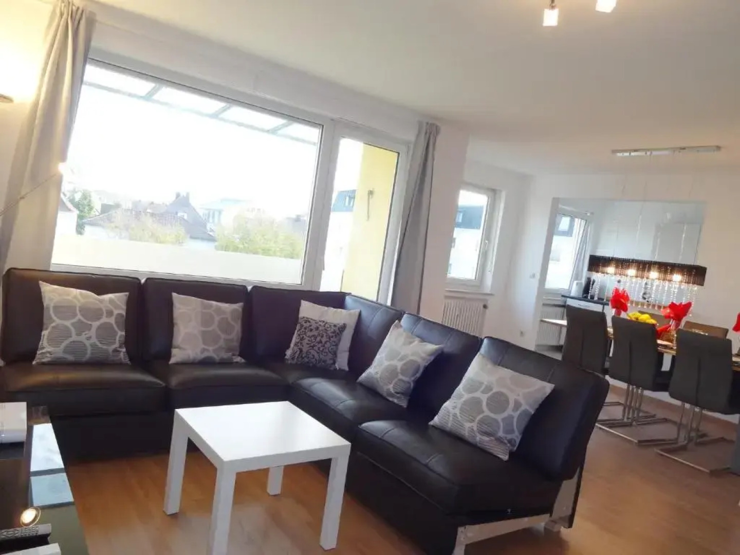 Schöne Wohnungen am Bahnhof in Dachau - 20 Min bis München Zentrum