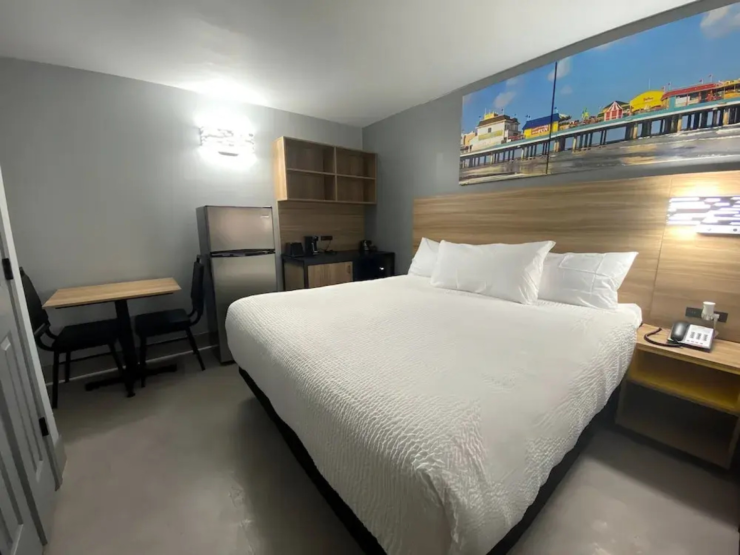 Days Inn & Suites by Wyndham Texas City