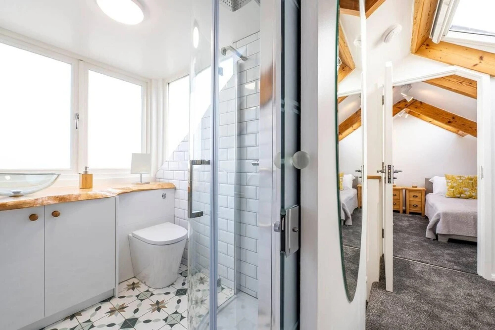 Luxurious 2 Bedroom Apartment With Estuary View