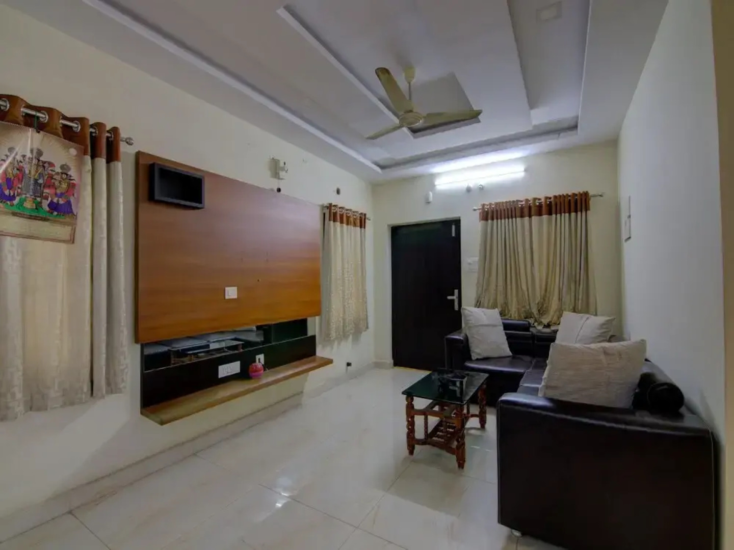 OYO 15838 Pramukh Palace