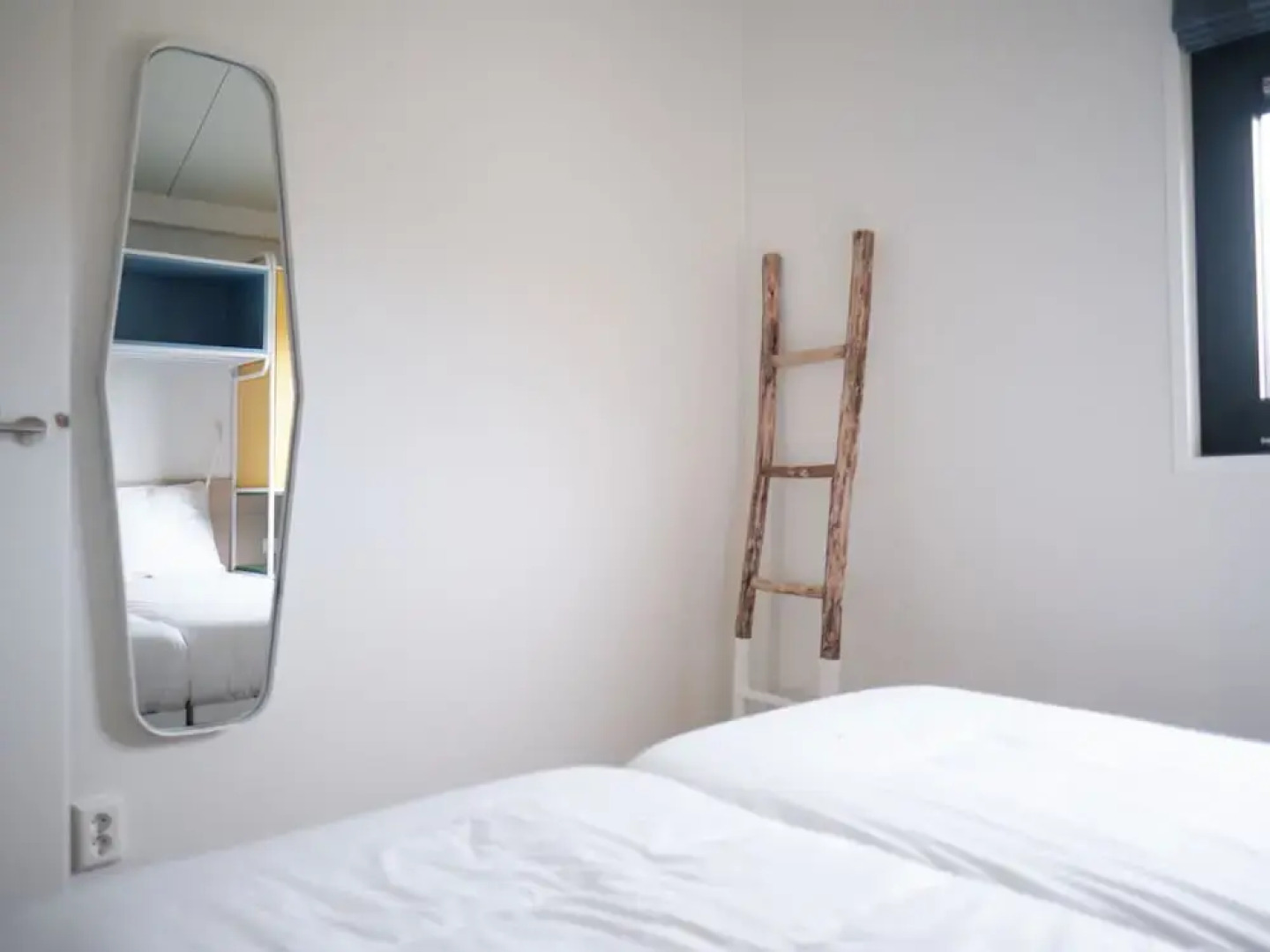 Comfy Lodge Close to Sea With Microwave