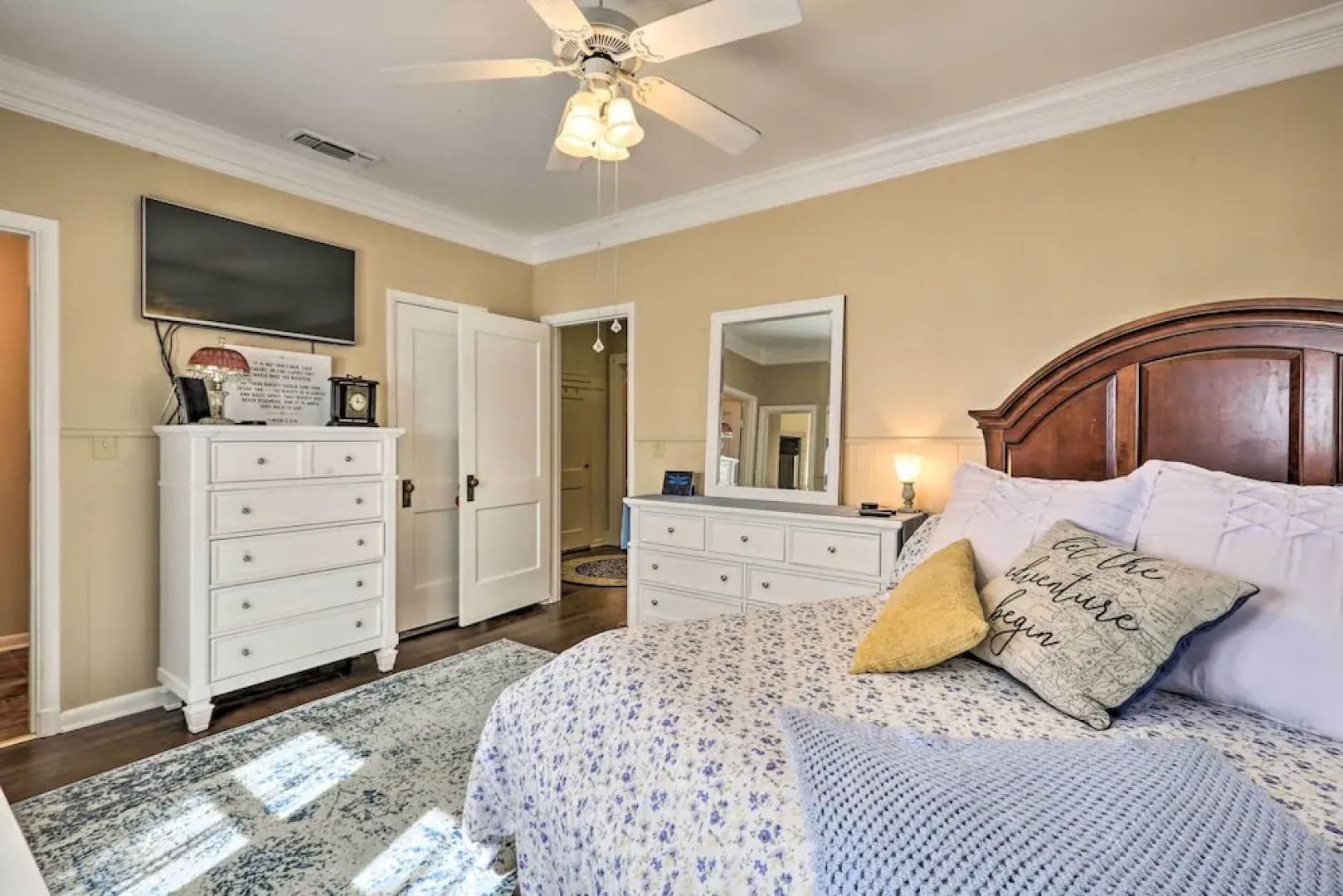 Walk to Midwestern State: Wichita Falls Cottage!