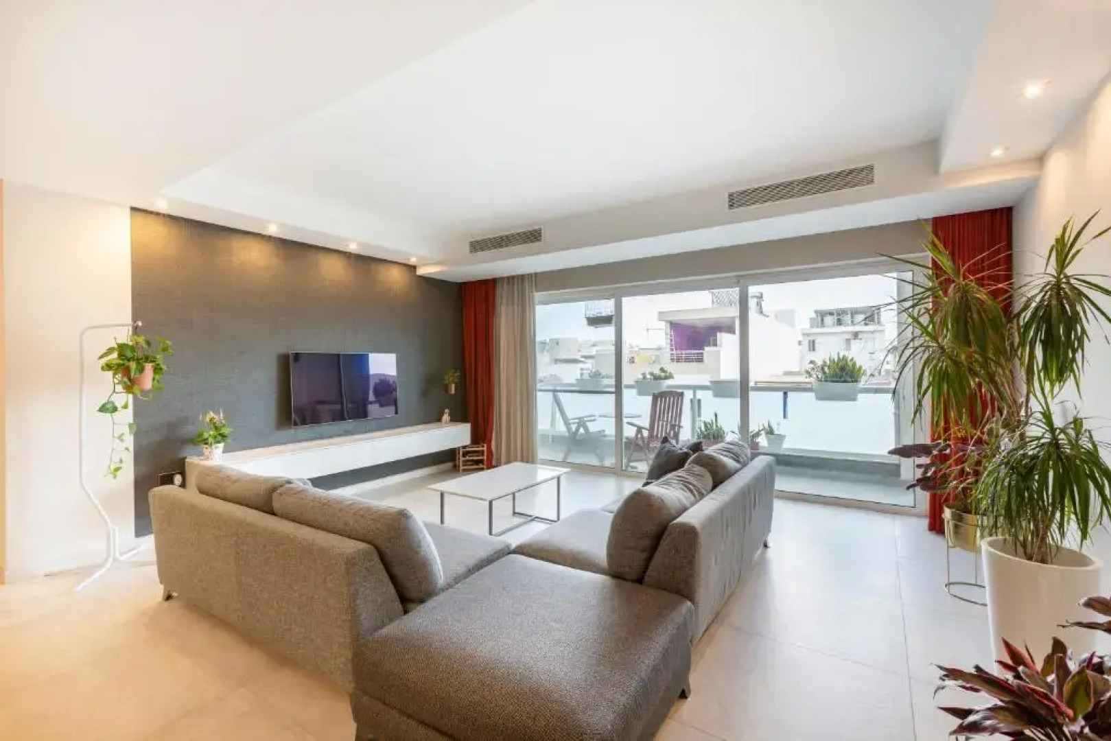 NGH12 - Lovely, spacious 2 bedroom apartment.