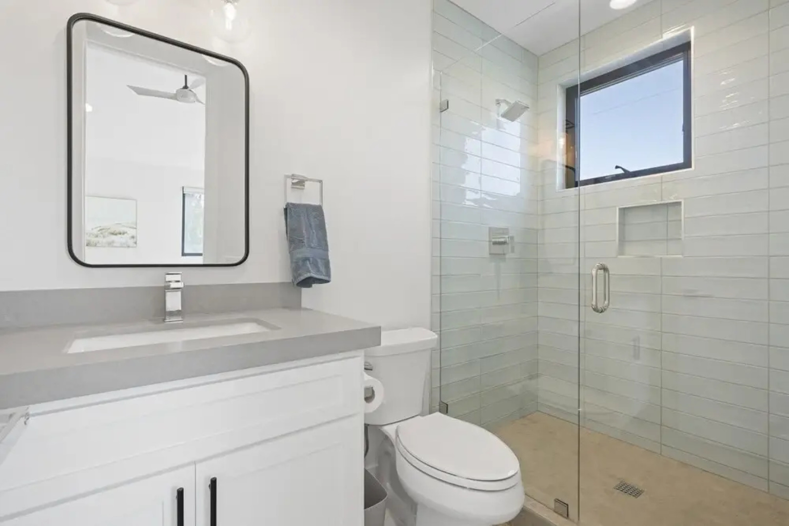 Enc831 4 Bedroom Home by Redawning