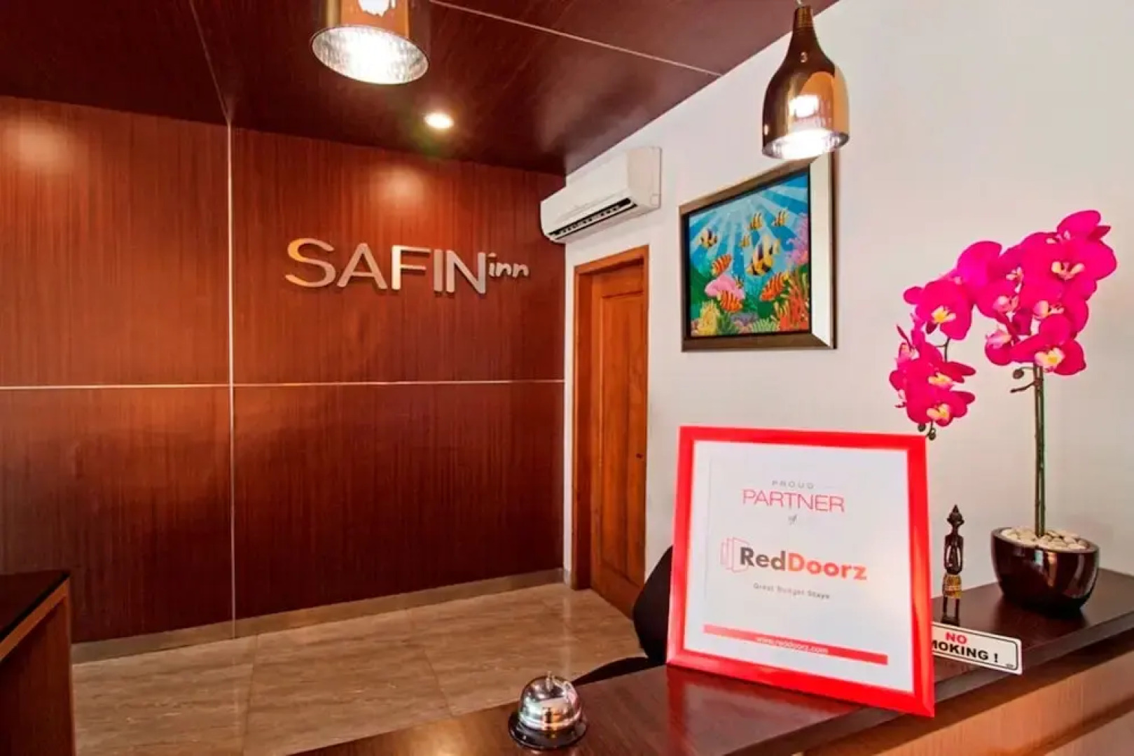 RedDoorz Plus Near ITC Fatmawati