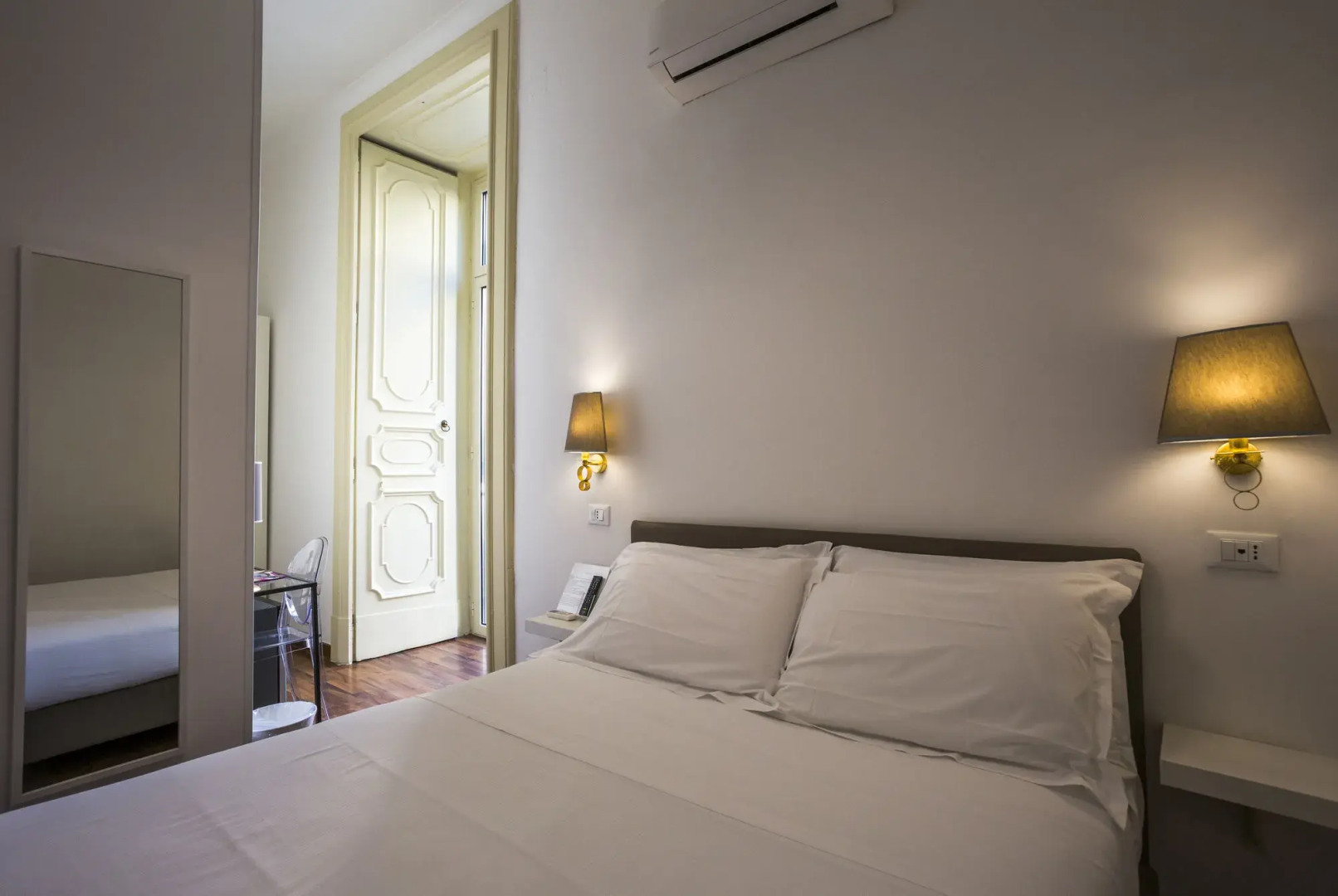 Napoli Class Luxury Rooms & Suites