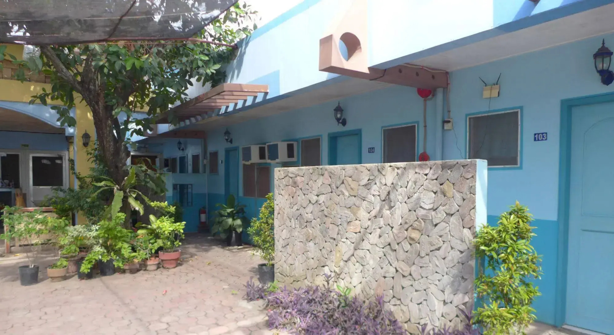 Rozen Suites Malakas