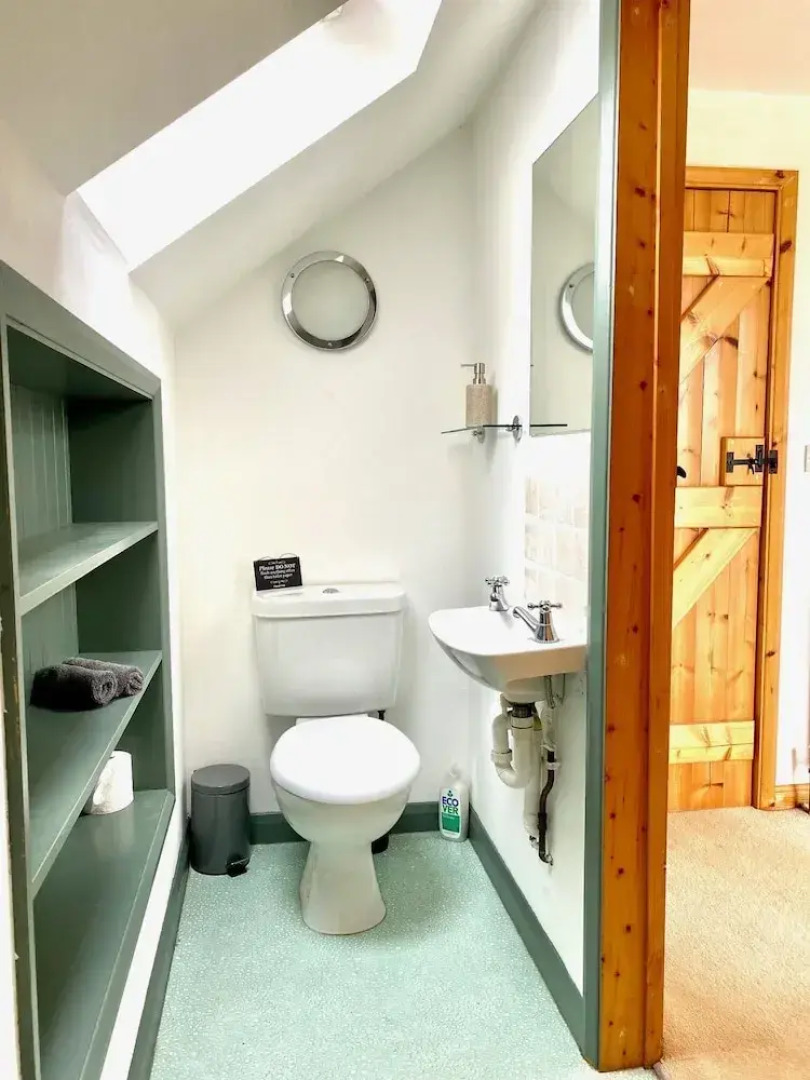 Charming Cottage for 5 Near Dartmoor, Beach, Pub