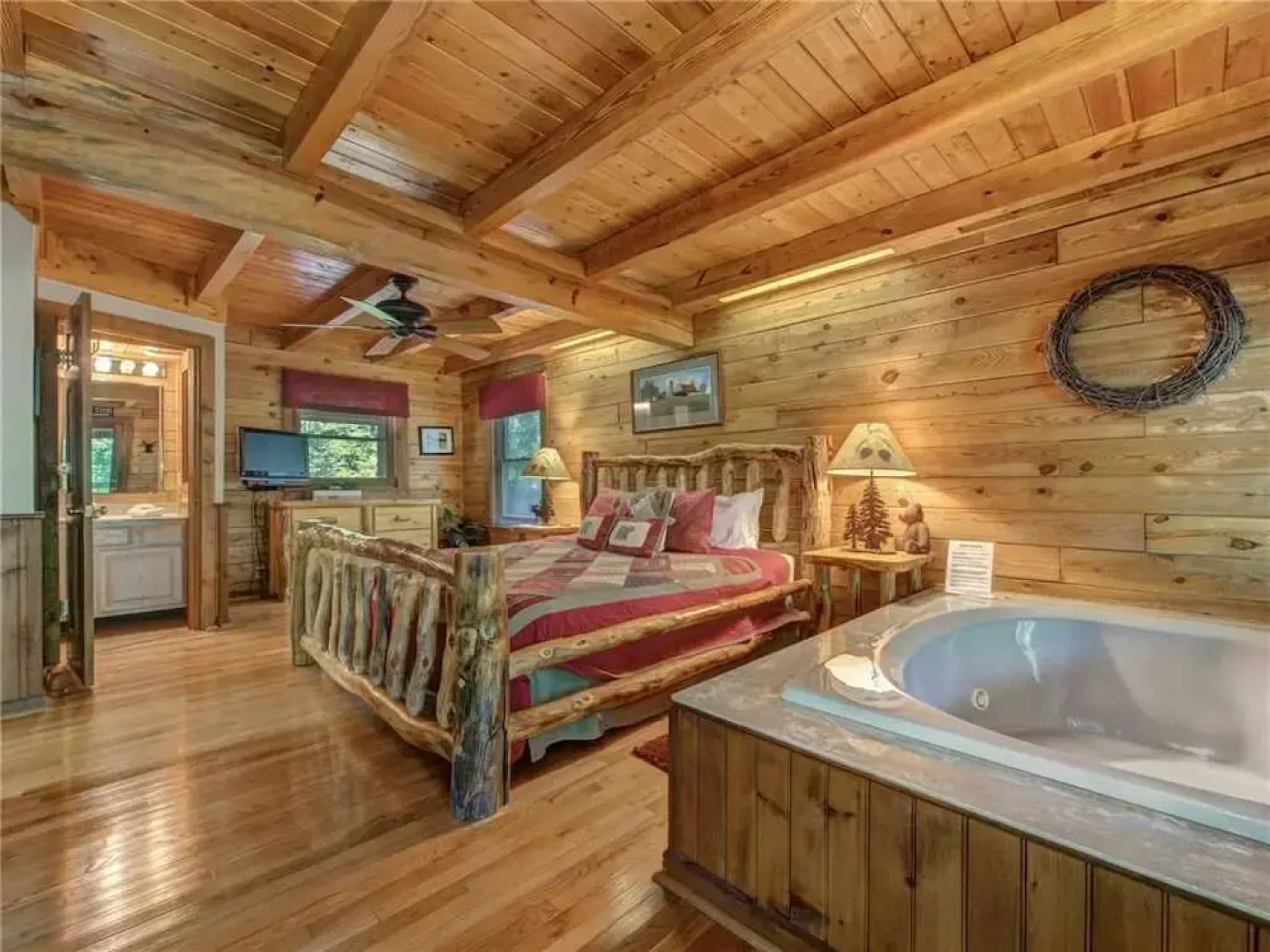 Buckhorn  2 Bedroom Home with Hot Tub