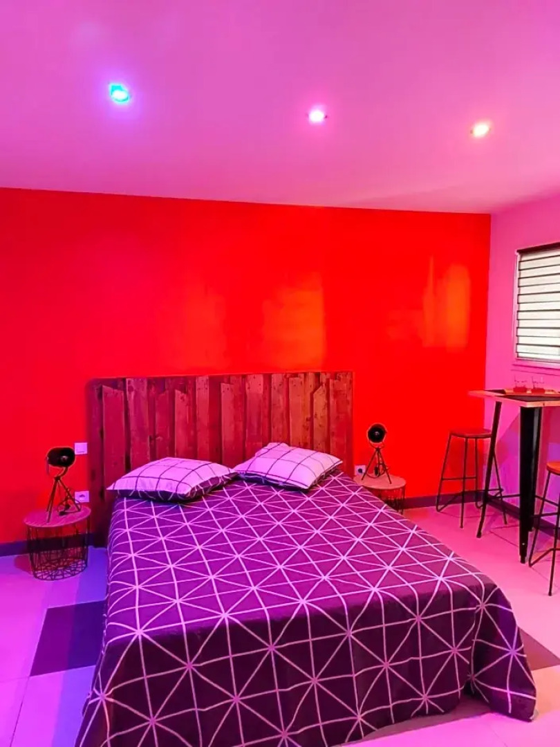 Le Mas Des Roches Jacuzzi Privatif (Adults Only)