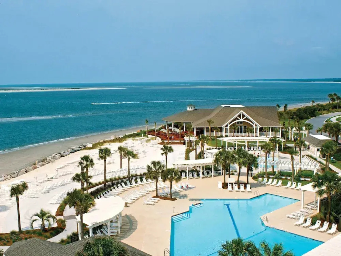 Spacious Overlooking Lagoon 5 Bedrooms 2.5 Bathrooms Home