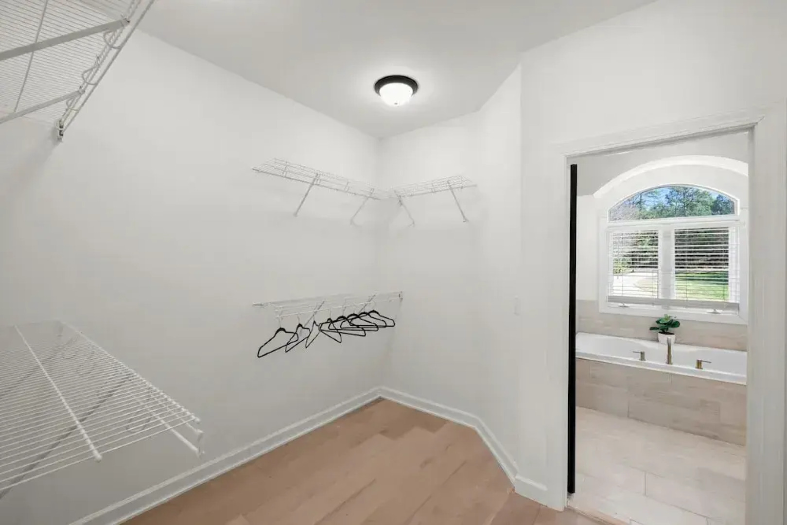 Knotty Pines by Avantstay Lake Views Renovated