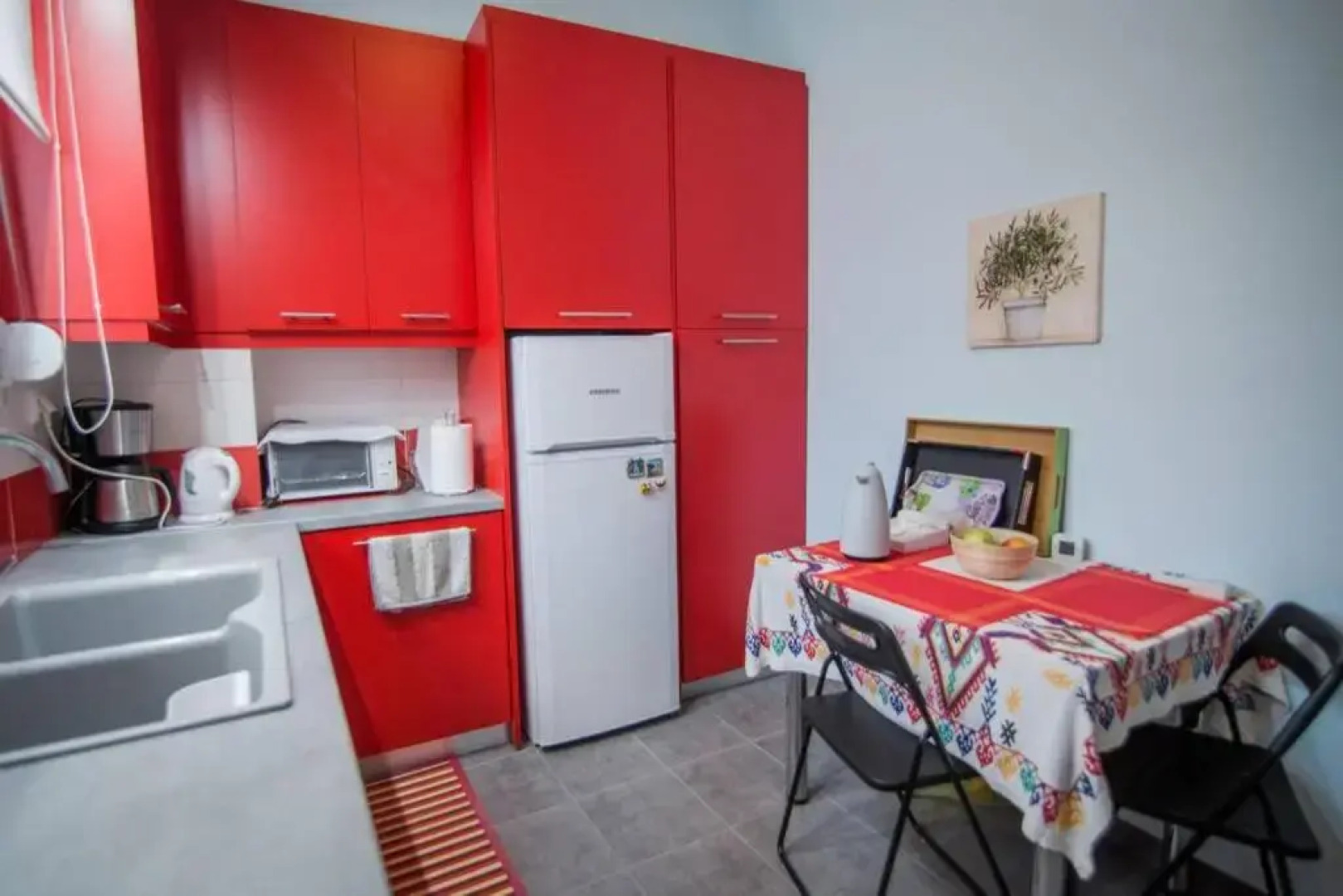 ΑΝΑΚΑΙΝΙΣΜΕΝΗ ΜΟΝΟΚΑΤΟΙΚΙΑ 125 τμ ΣΤΟ ΚΕΝΤΡΟ ΜΕ ΚΗΠΟ