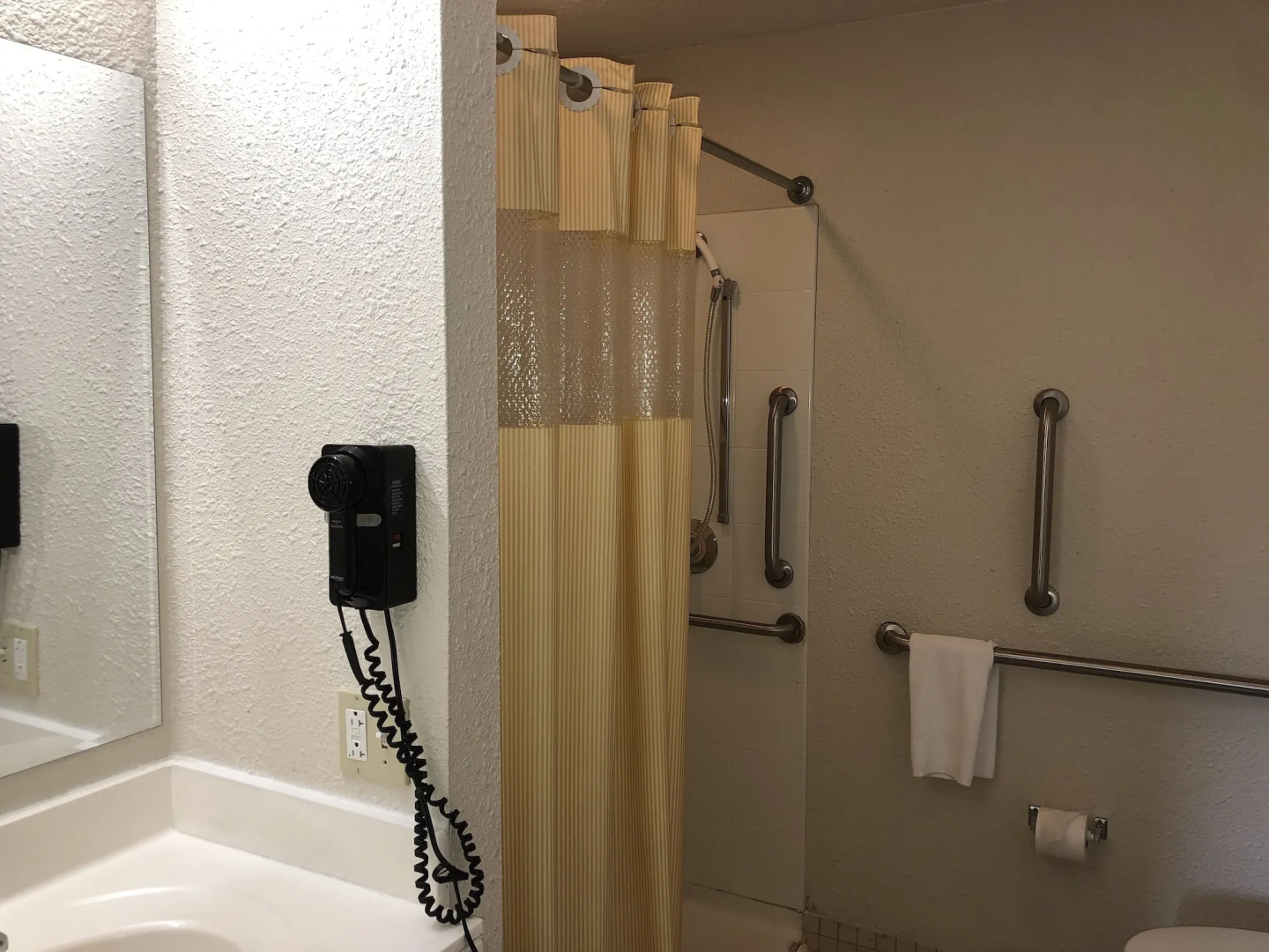 Motel 6 Coraopolis, PA- Pittsburgh Airport