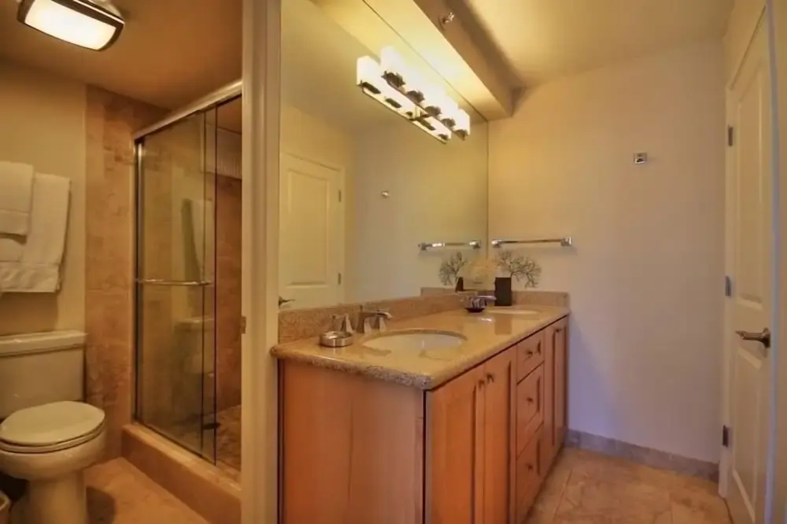 Royal Kahana #911 2 Bedroom Condo by RedAwning