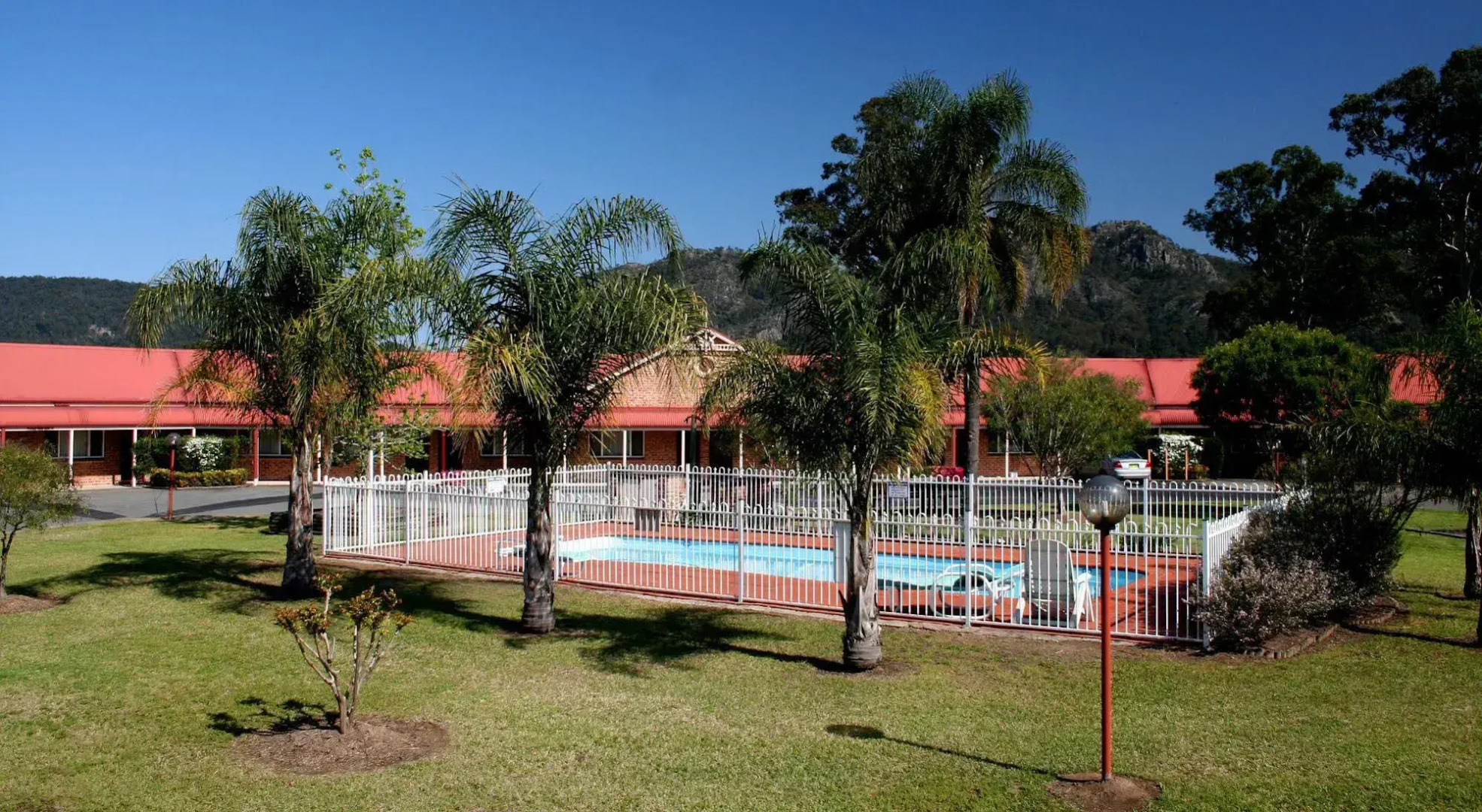 Gloucester Country Lodge Motel