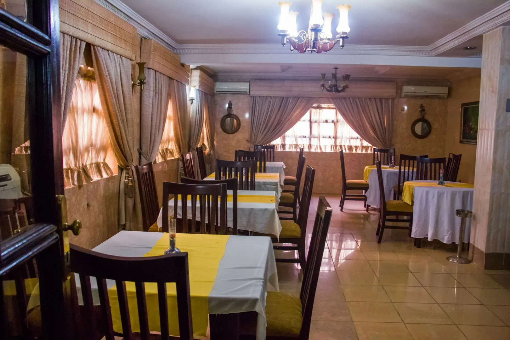 Dees Hotels, Apartments and Suites