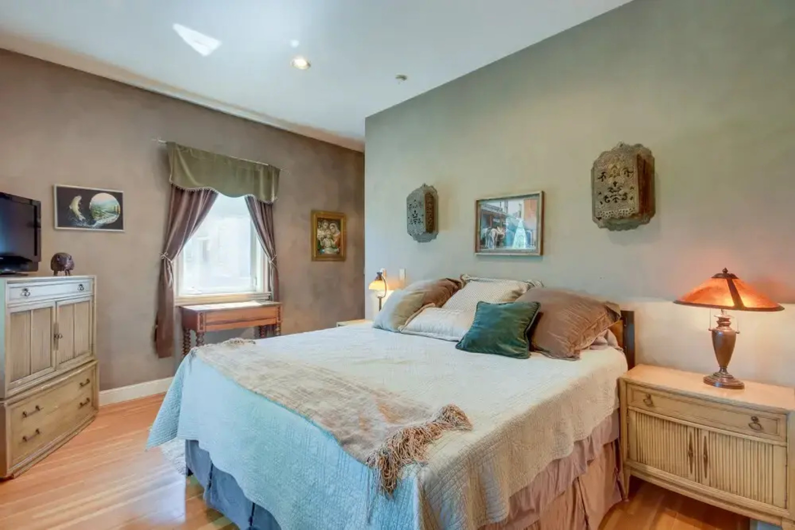 Riverfront Livingston House in Paradise Valley!