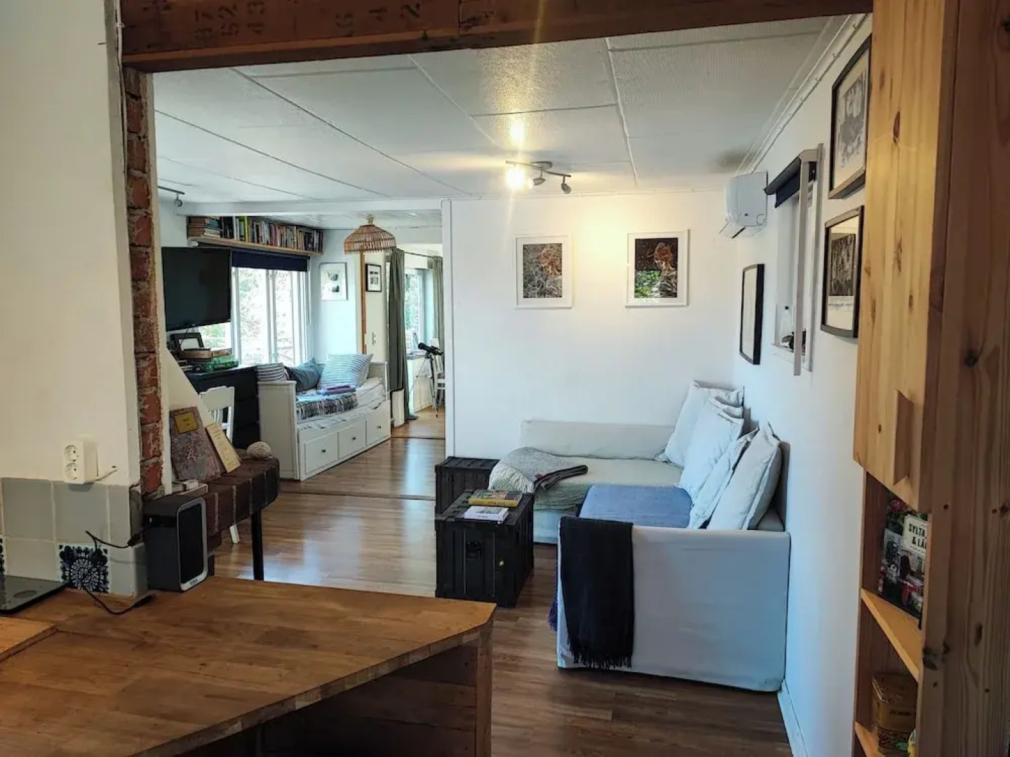 Sea-view Cottage High up in the Trees