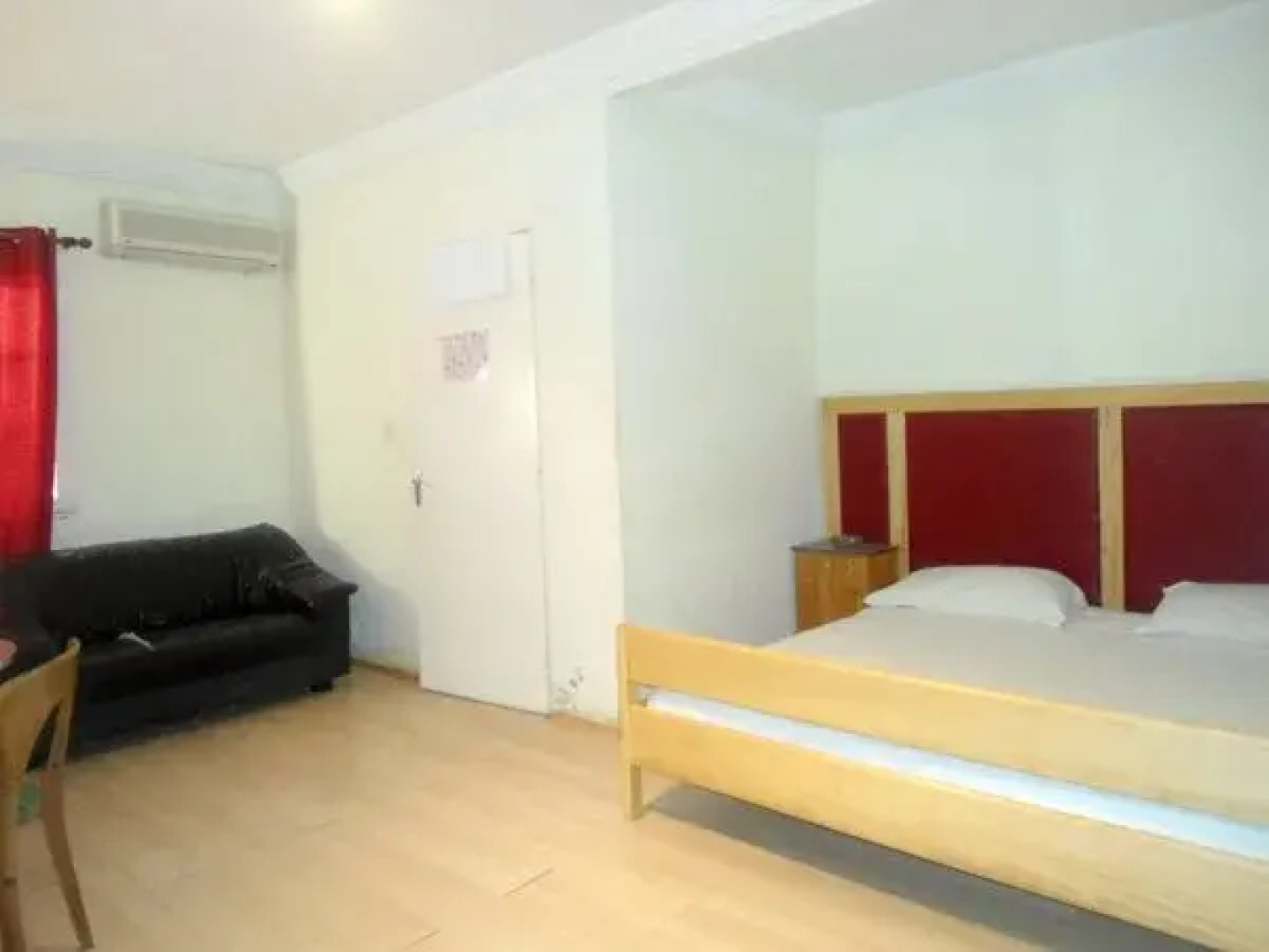 Hotel Ambassade des Parcelles