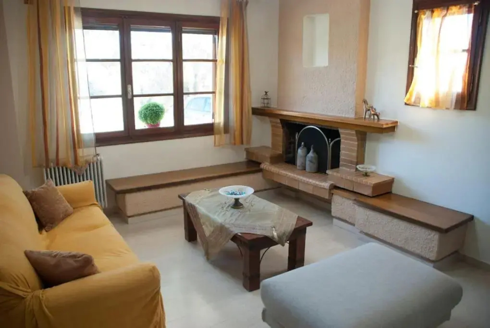 Country house 2.5km. from the sea!