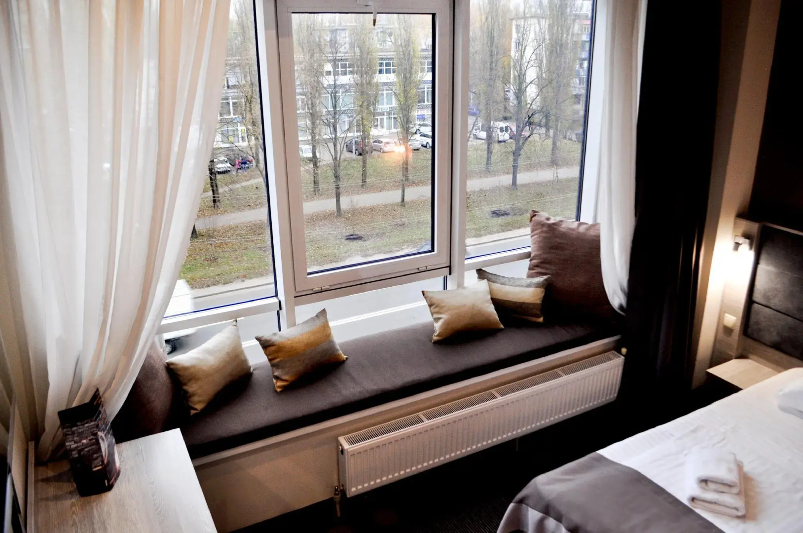 Отель Ambassador Plaza