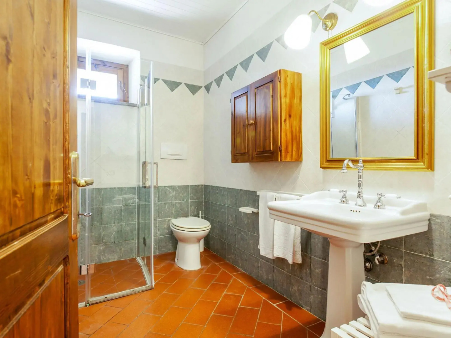 Elegant Holiday Home With Pool And Bubble Bath