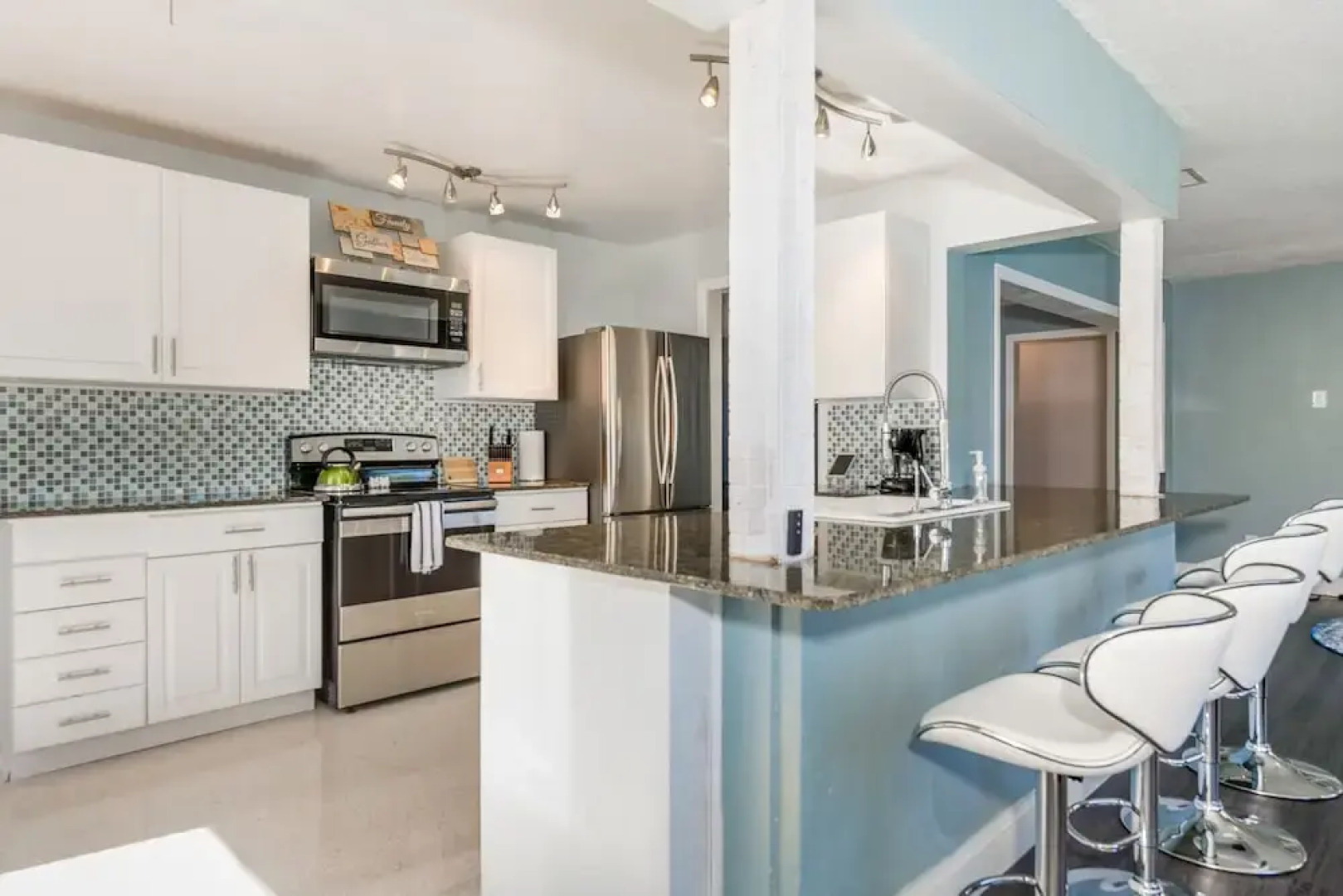 3658 NW 18th Ave Home 2 Bedrooms 2 Bathrooms Home