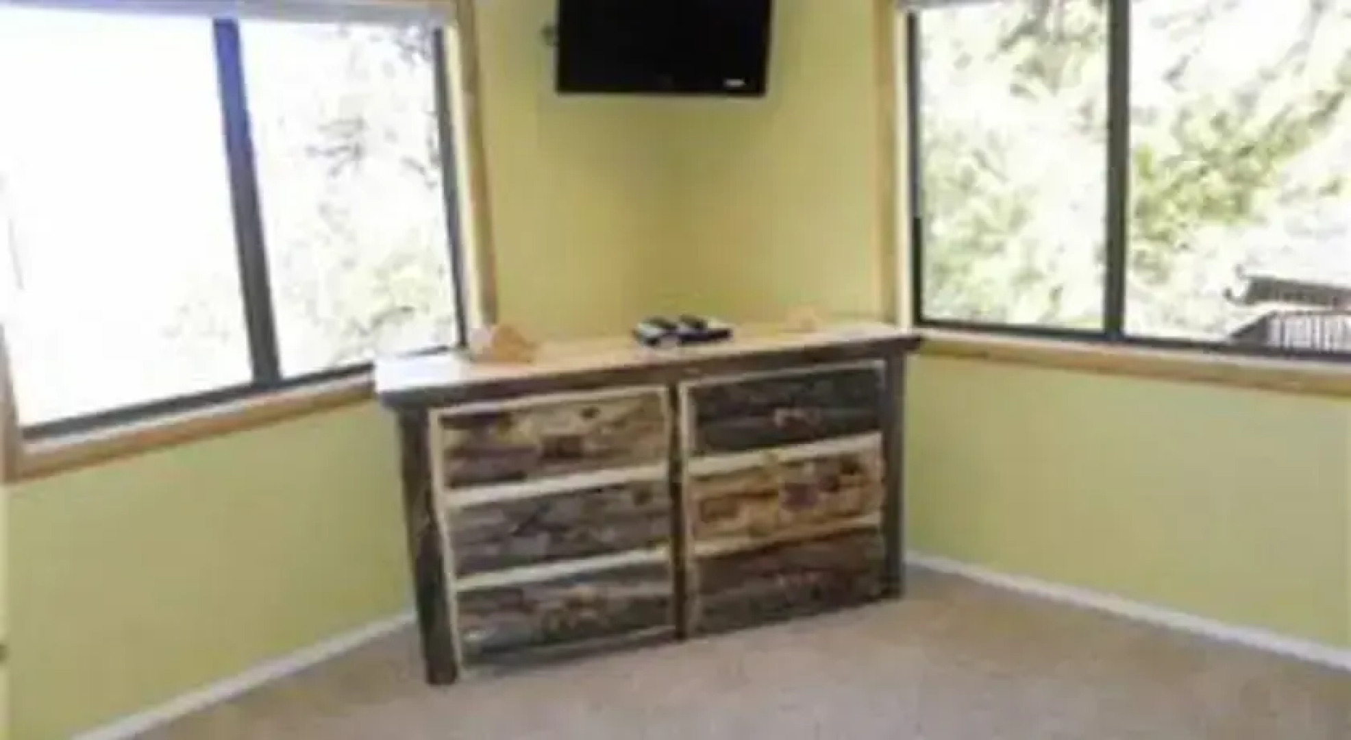 RedAwning Out of Dodge Lodge