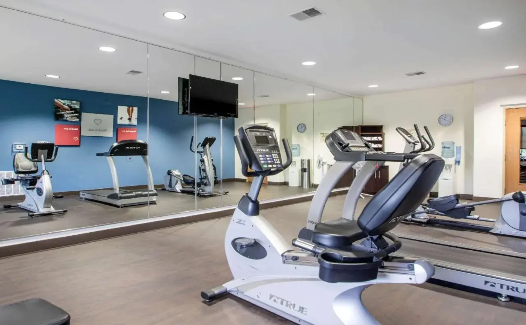 Comfort Suites Johnson Creek Conference Center