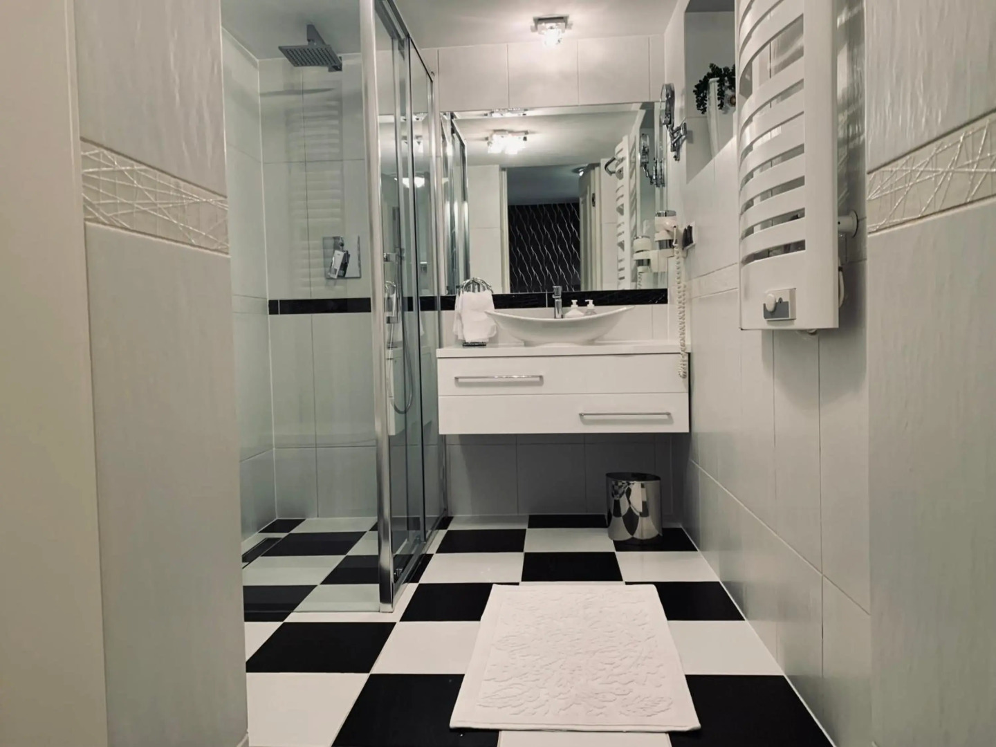 Apartament z prywatnym, krytym basenem