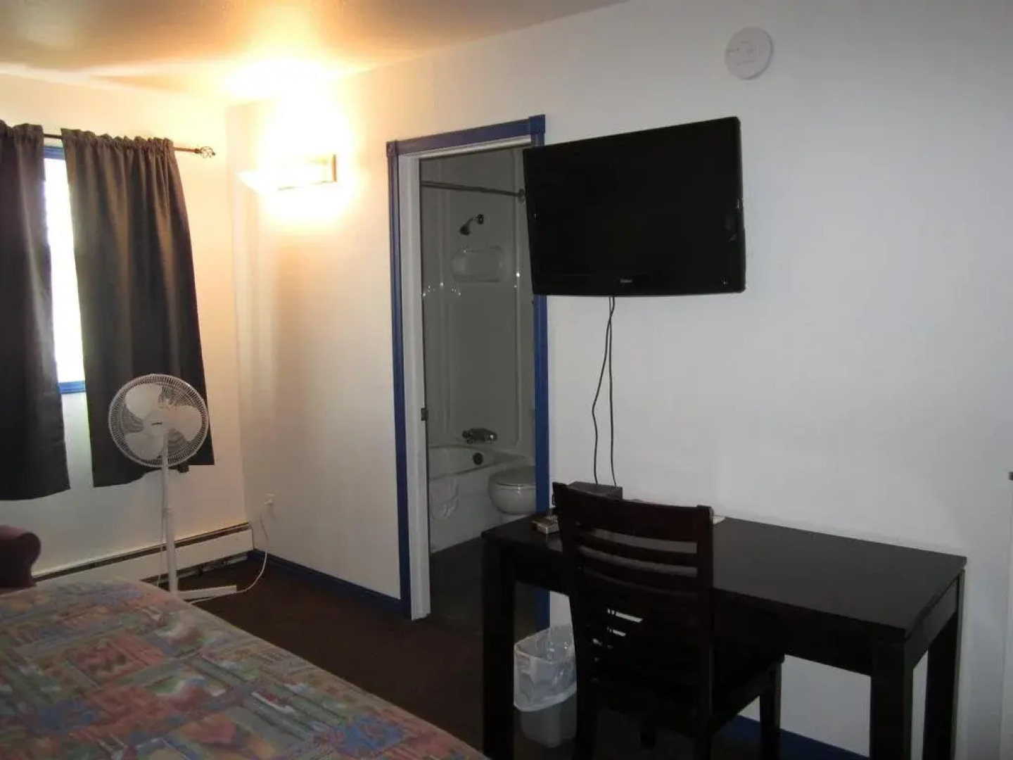 Nisutlin Trading Post Motel