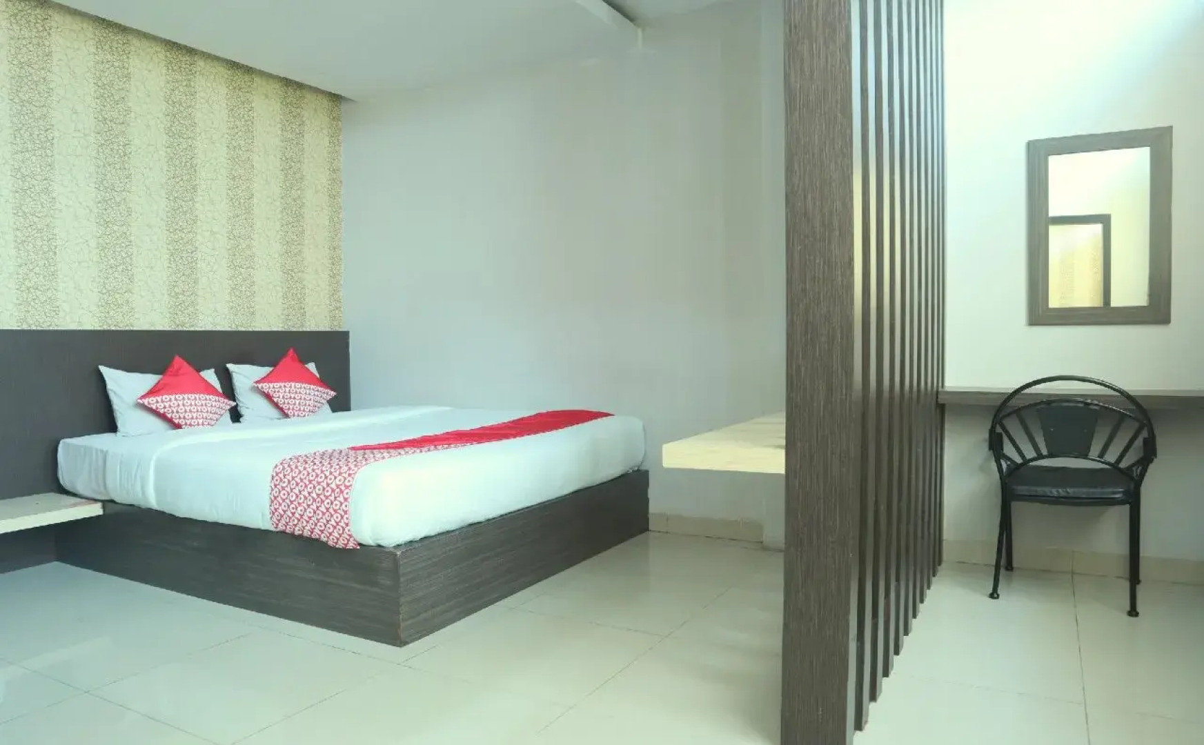 OYO 542 Majestiq Hotel