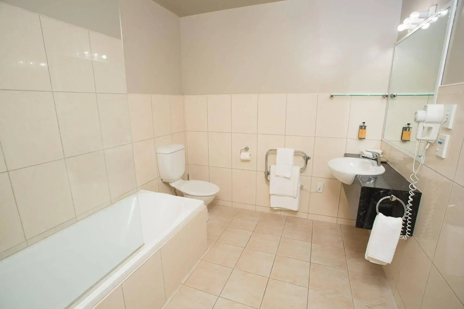 Airport Motor Lodge