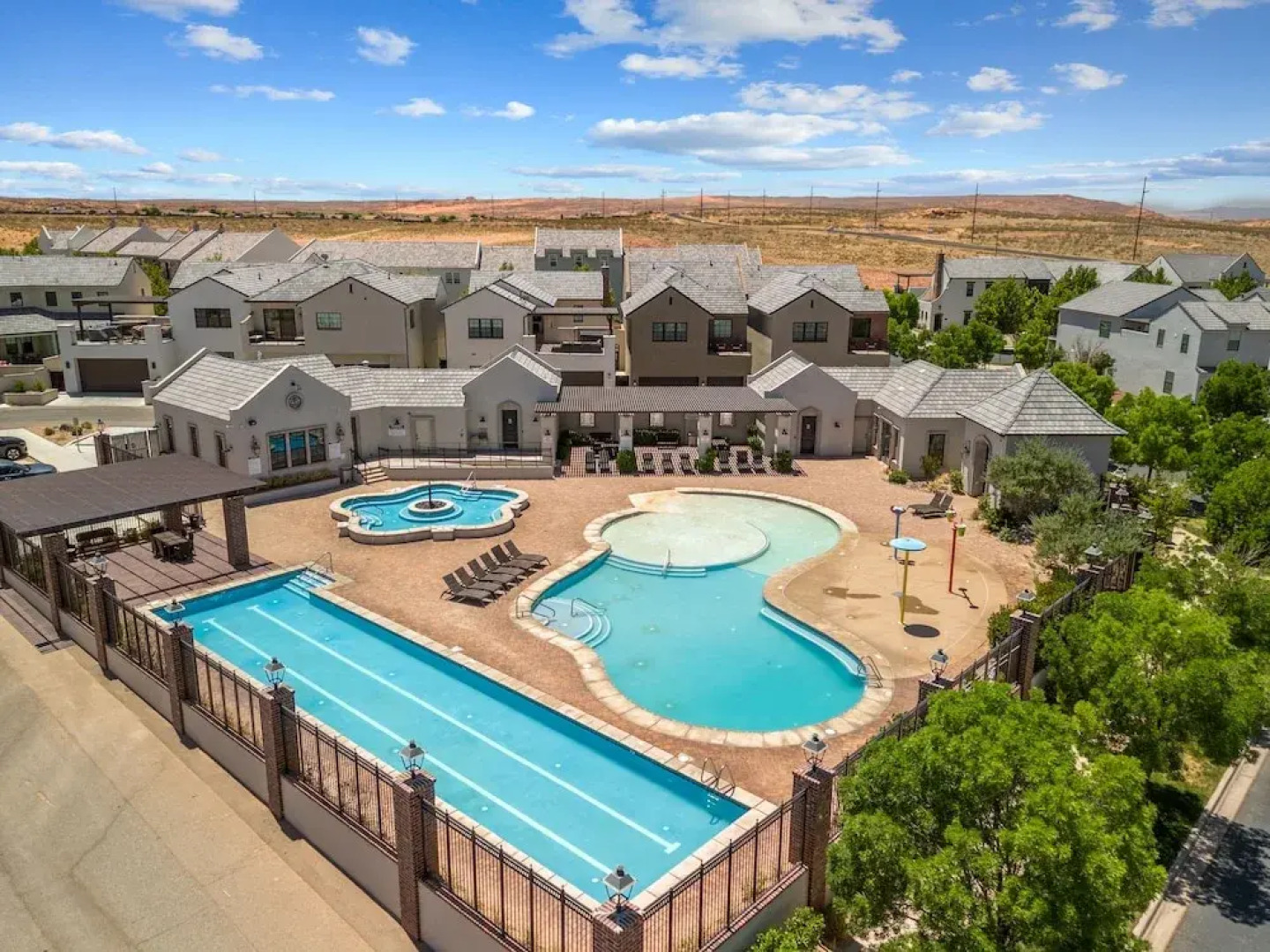 Desert Jewel With Private Gym And Pool 4 Bedroom Townhouse