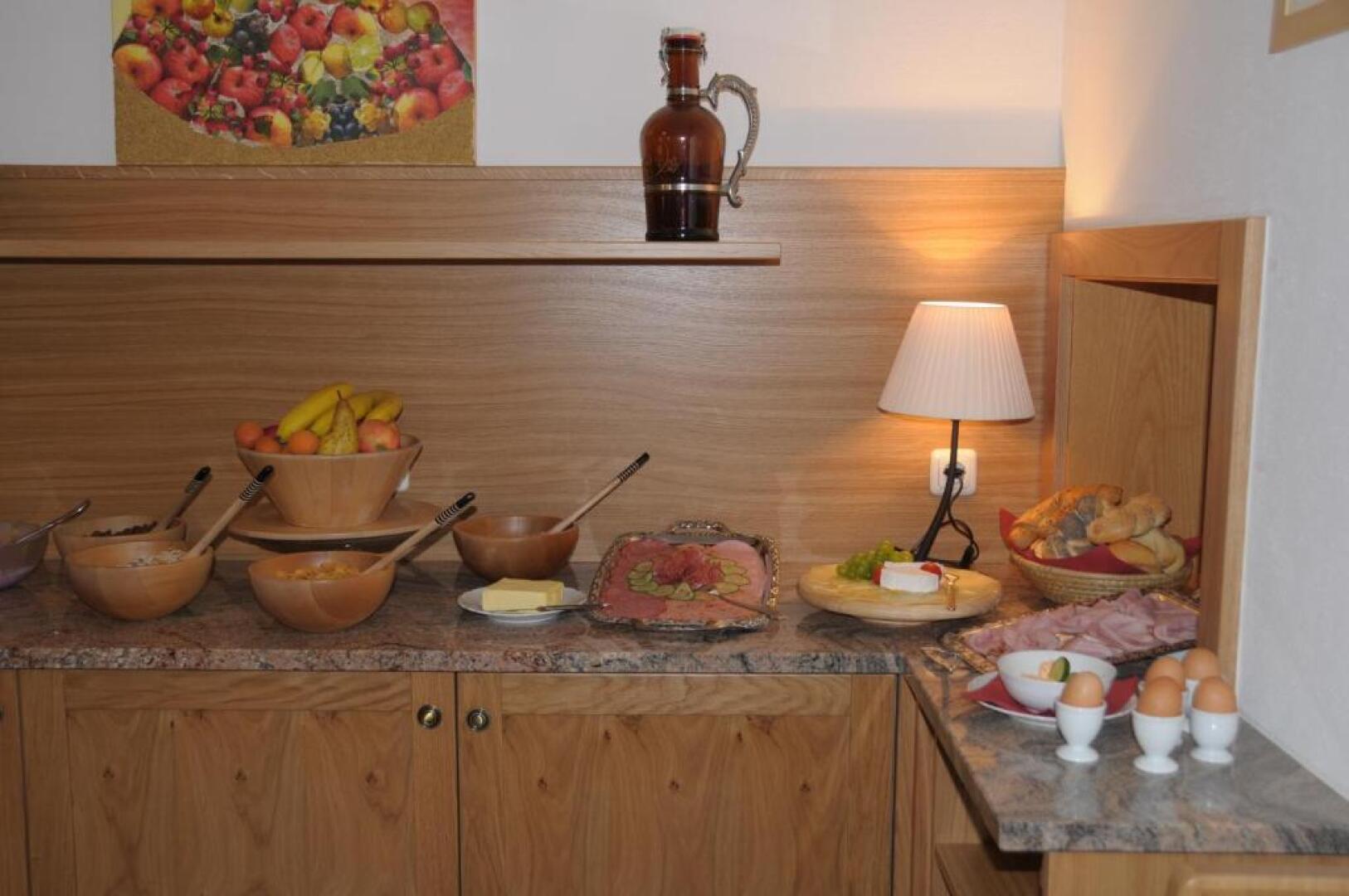 Almchalet Alpenflora