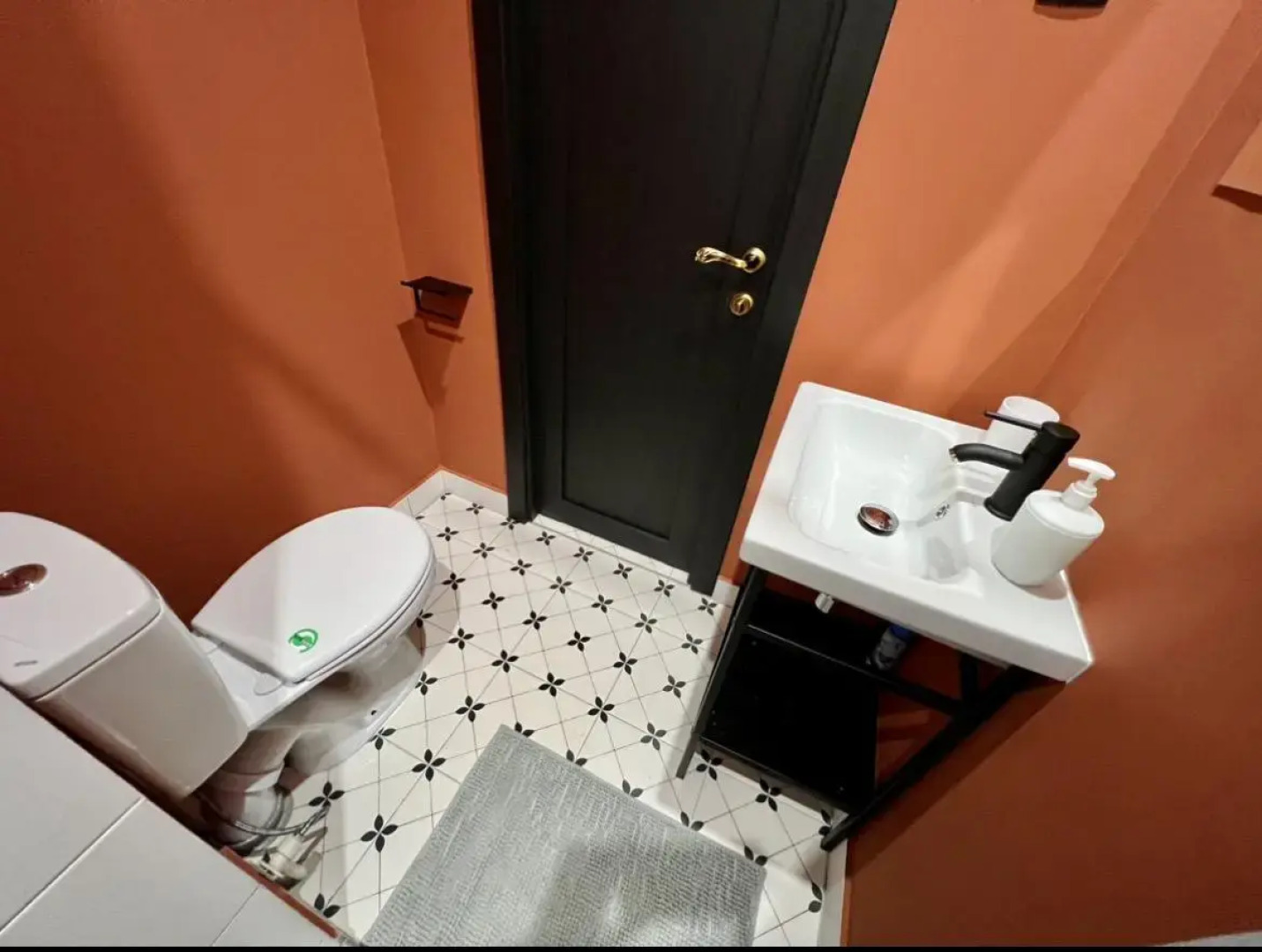 Диван и чемодан на магистрали Вокзальной