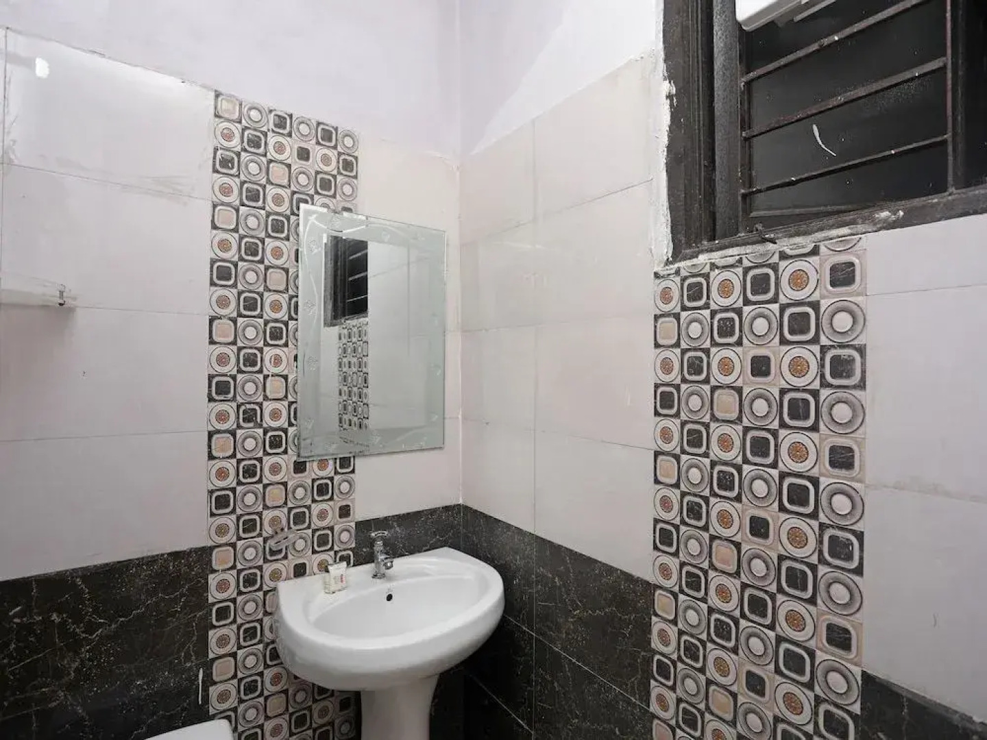 Capital O 19472 Highway Regency