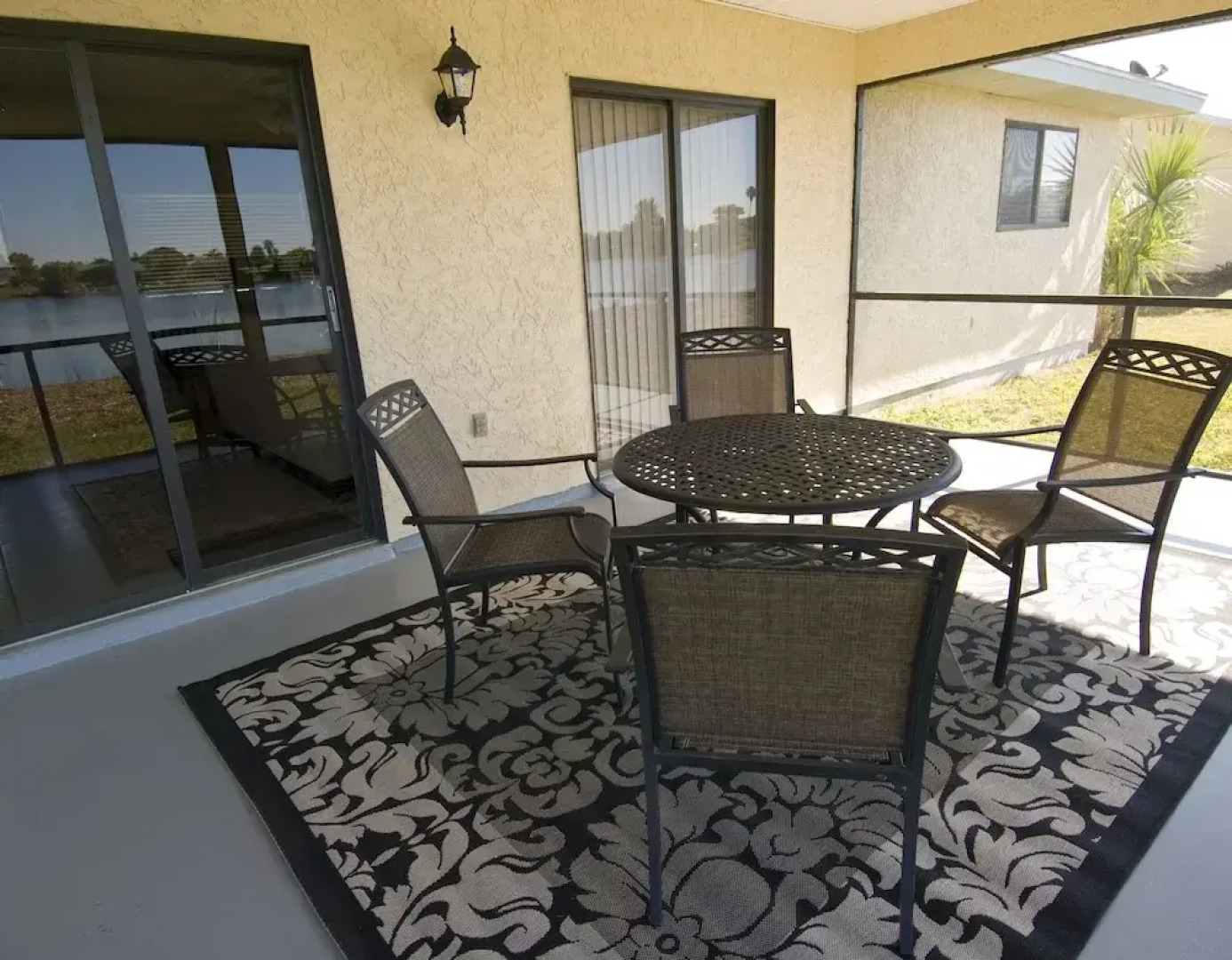 Lilsis by the Lake - Vacation Home