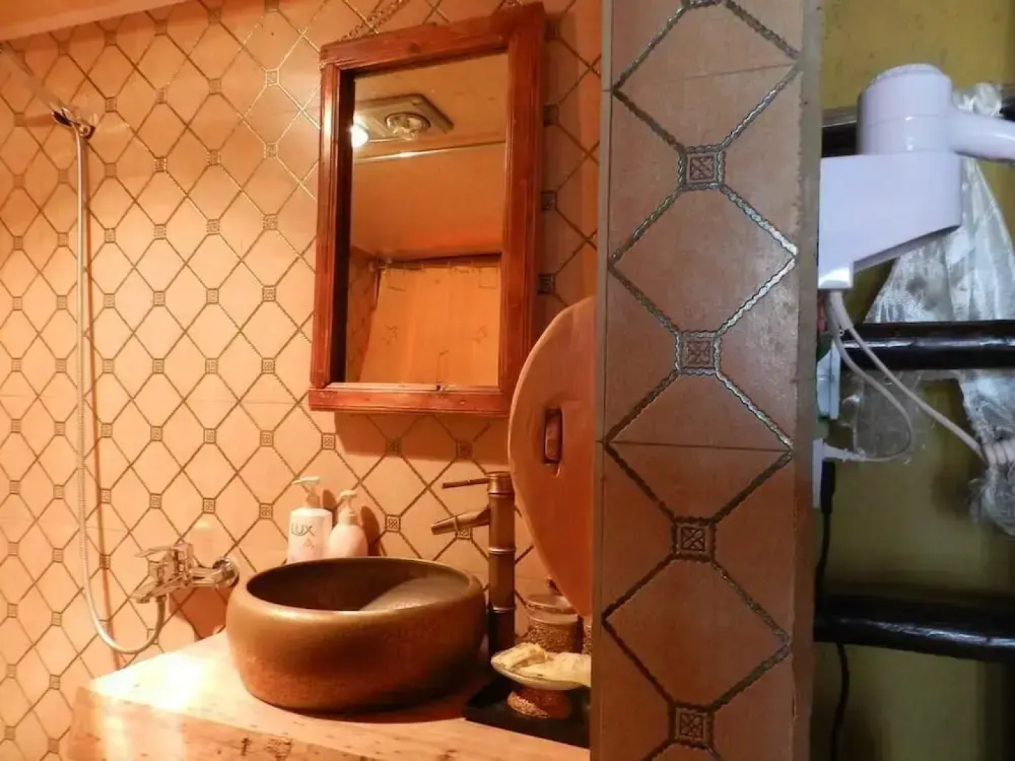 Shangri-La Timeless Inn