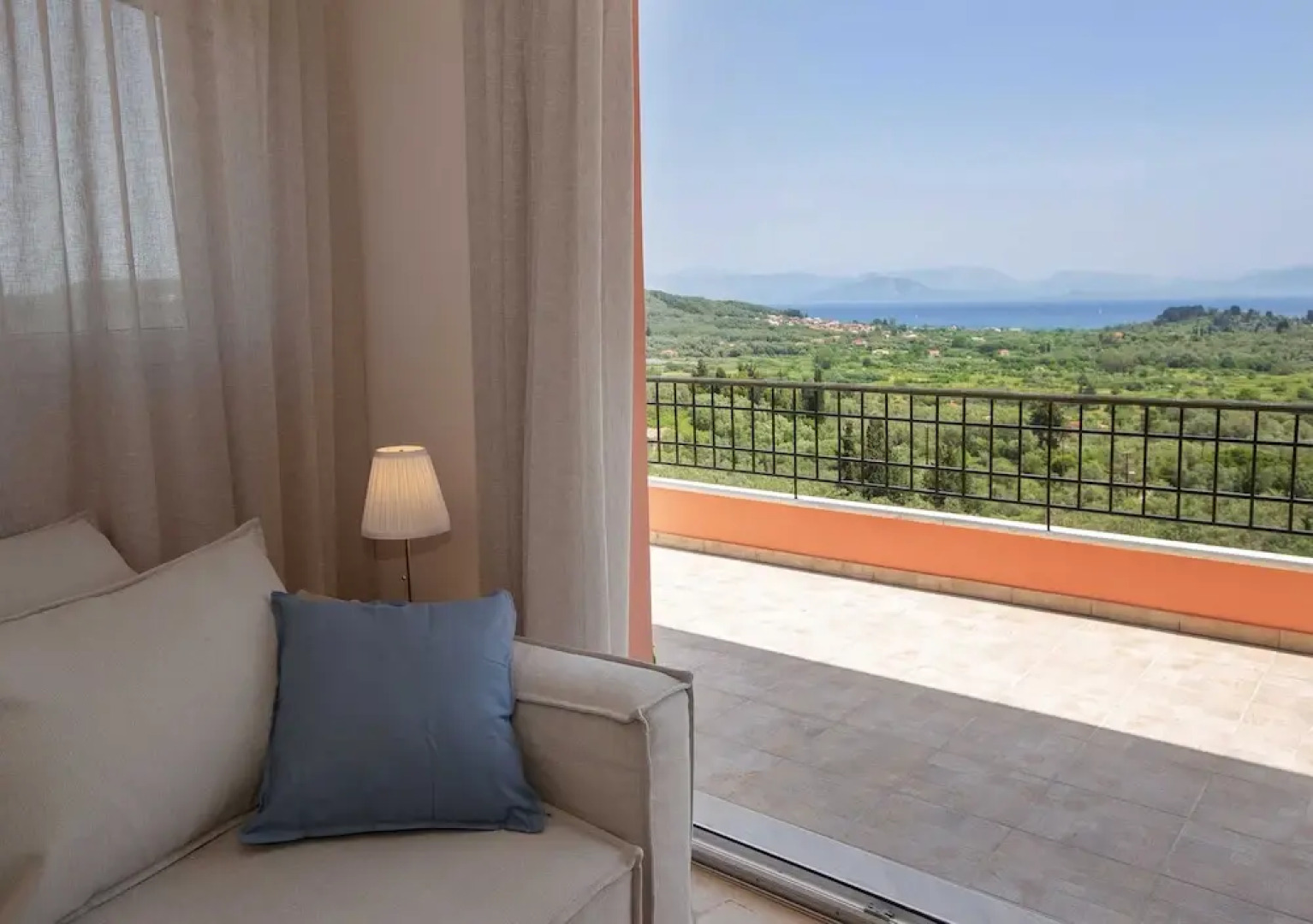 Spacious House with great view in Corfu