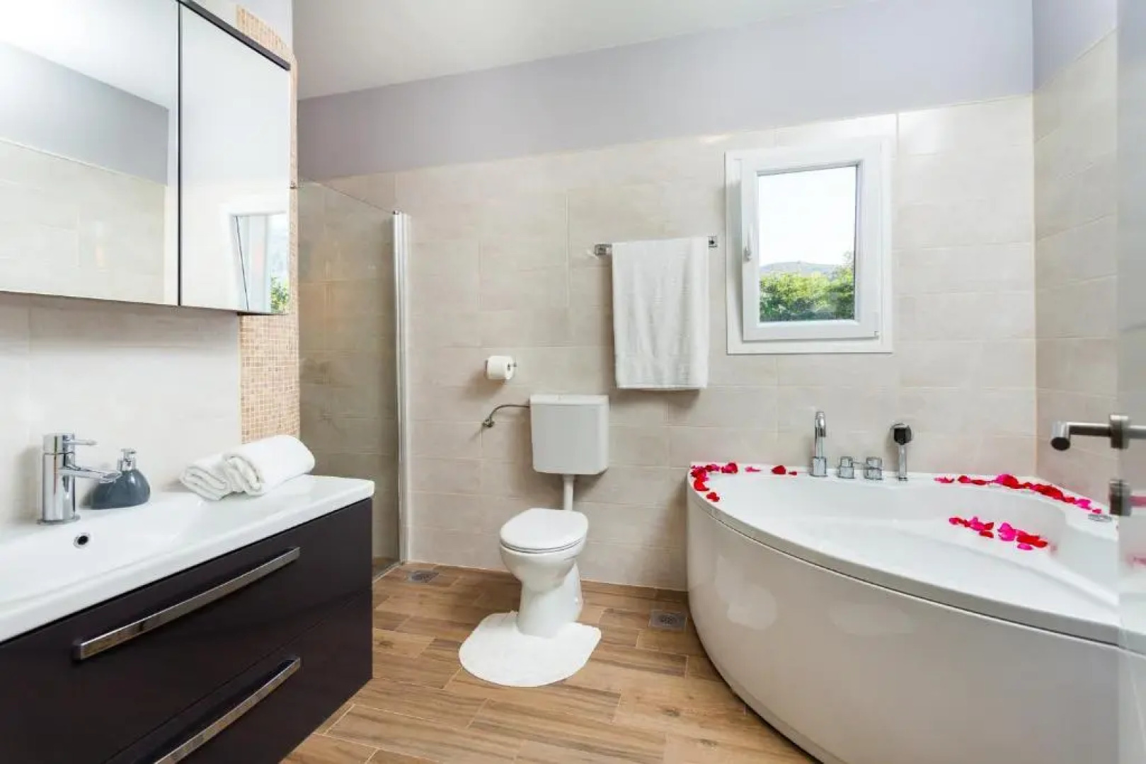 Gold & Silver Apartments